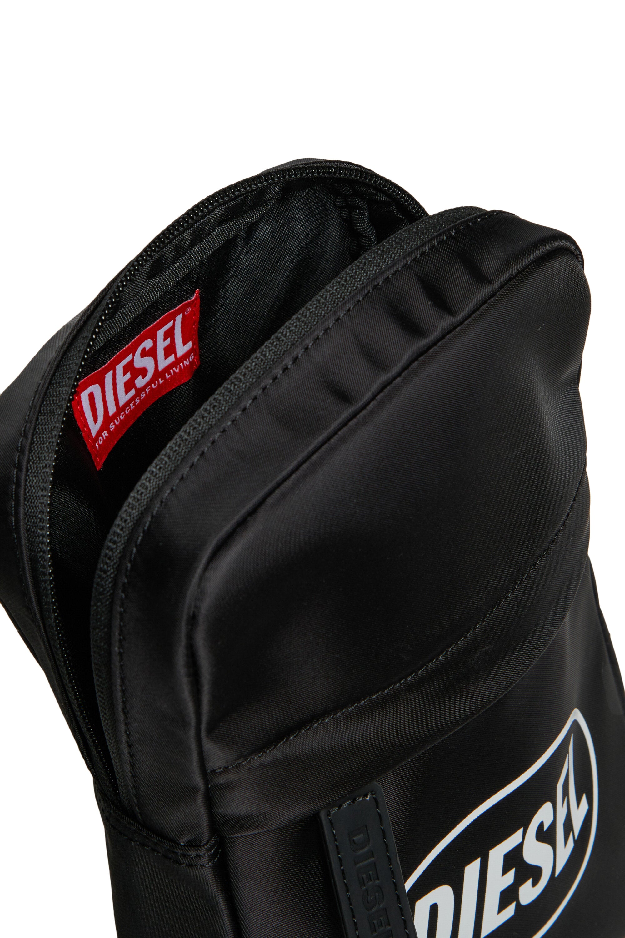 Riñonera con marca Oval Diesel