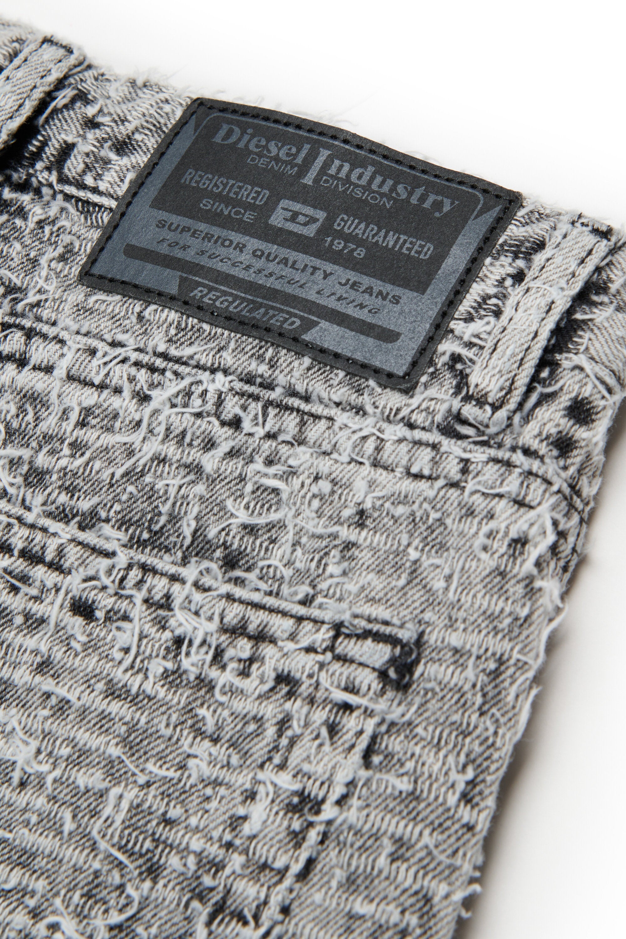 Lived-in effect denim shorts