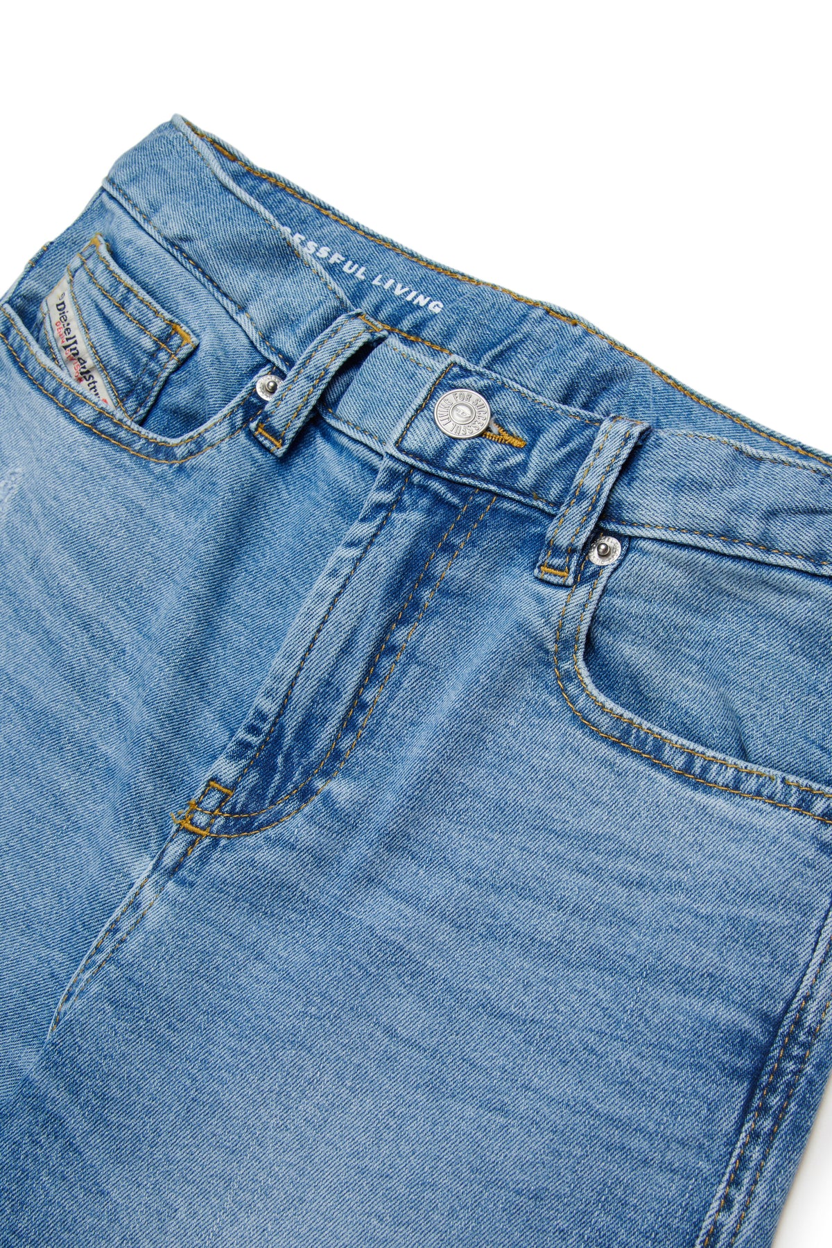 Kurz geschnittene Jeansshorts in hellem Blau mit fünf Taschen - D-Argjx
