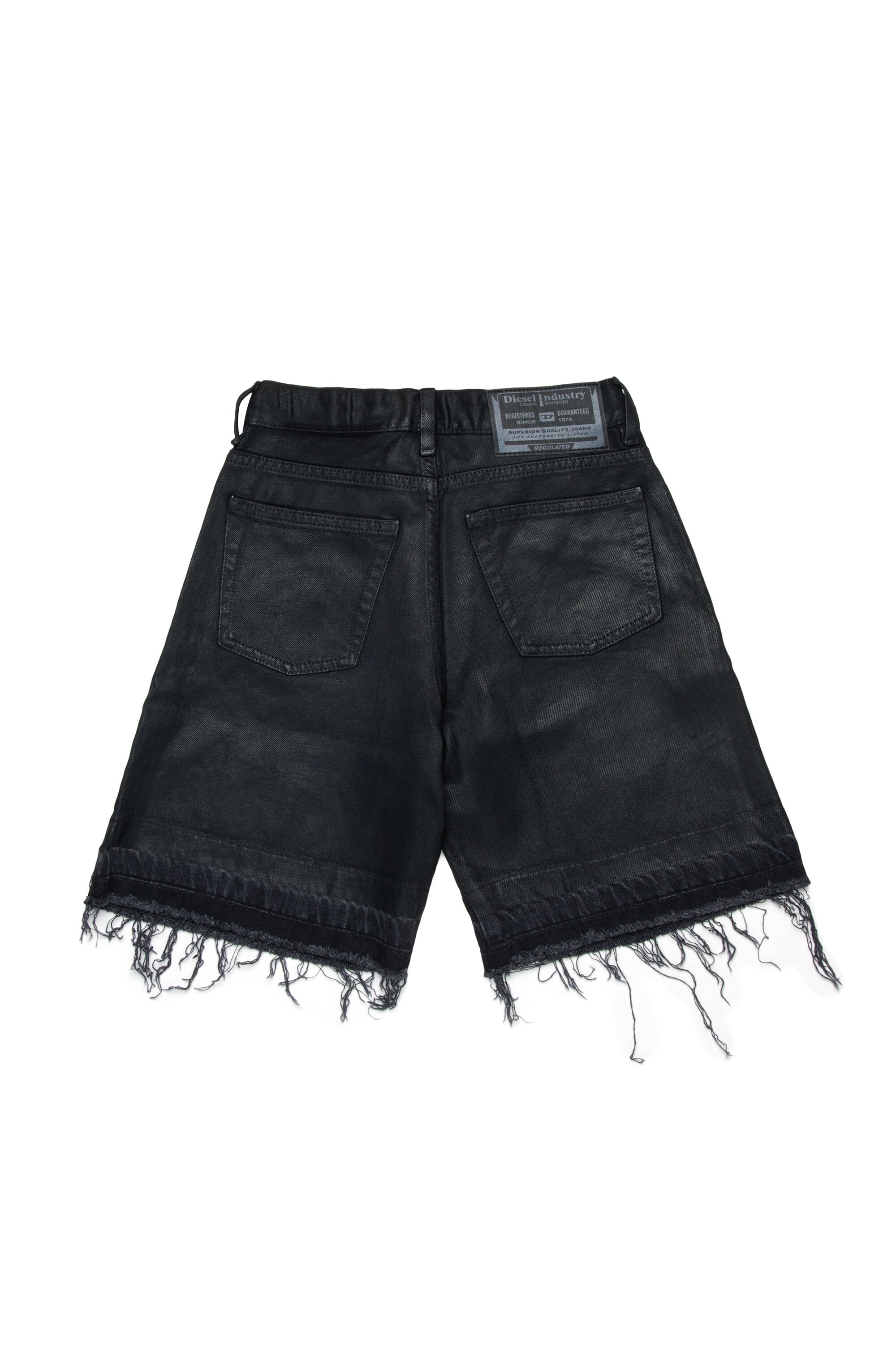 Shorts in denim nero con orlo a taglio vivo