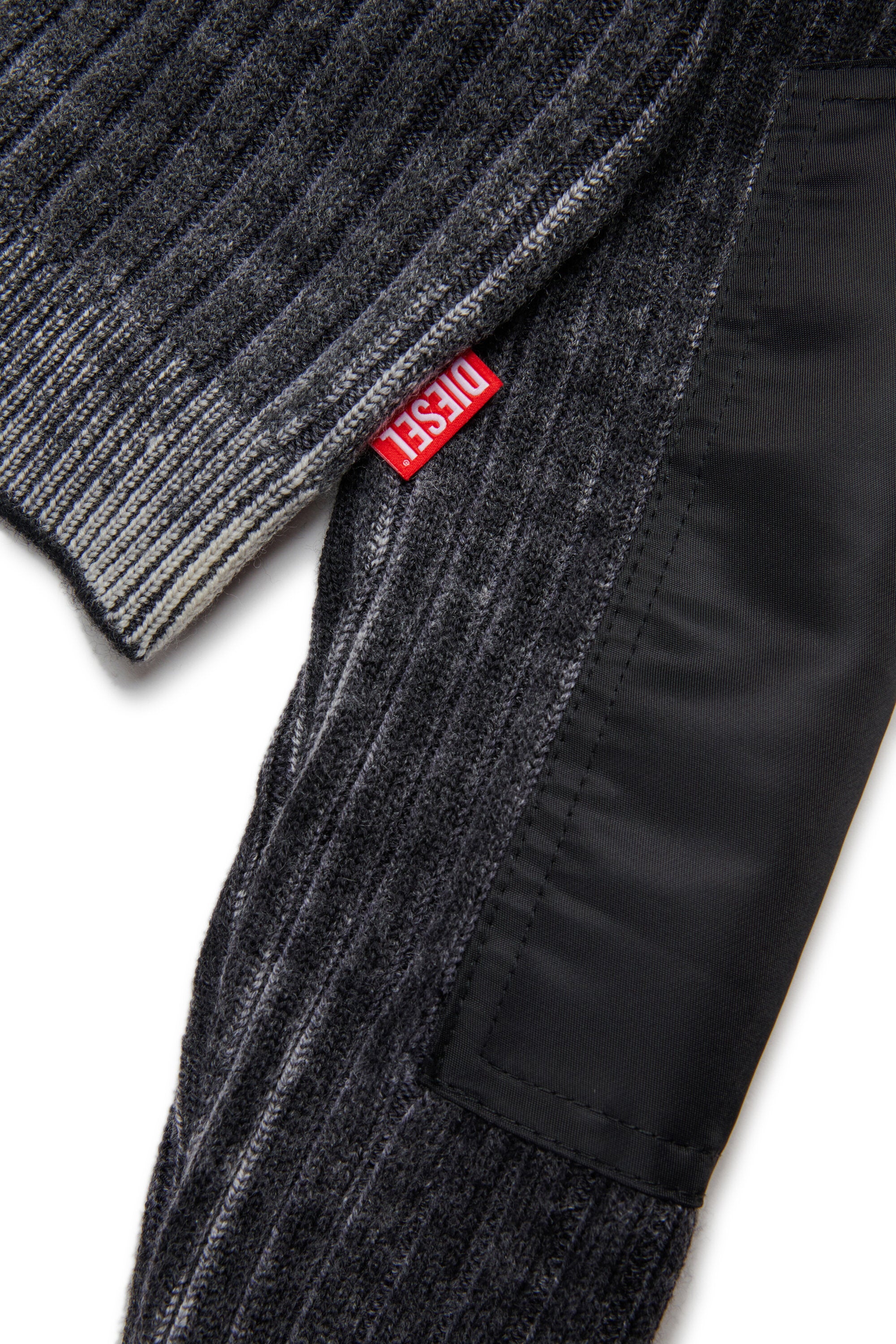 Cárdigan de canalé de lana merina con inserciones