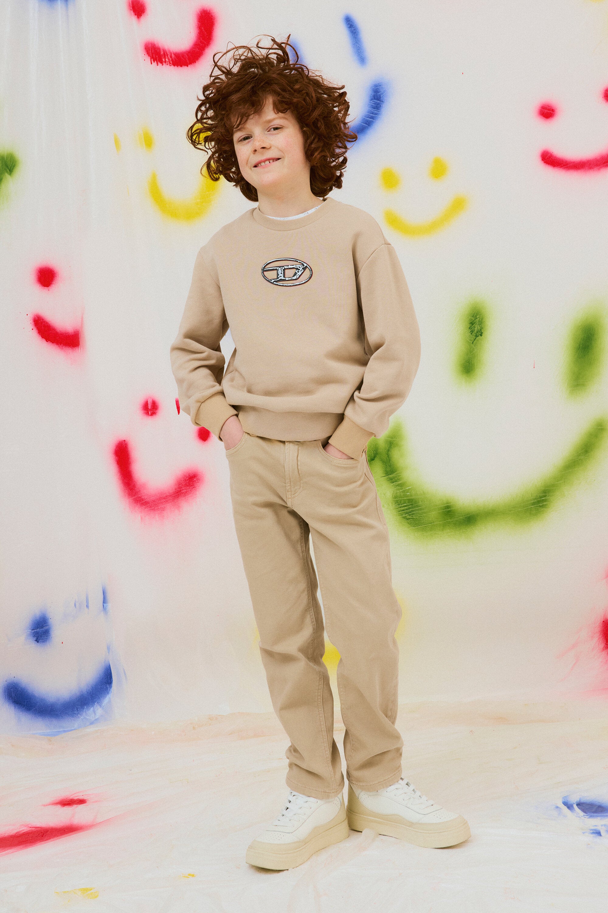 Sweat-shirt à col ras-du-cou avec logo "Oval D" en plusieurs couches