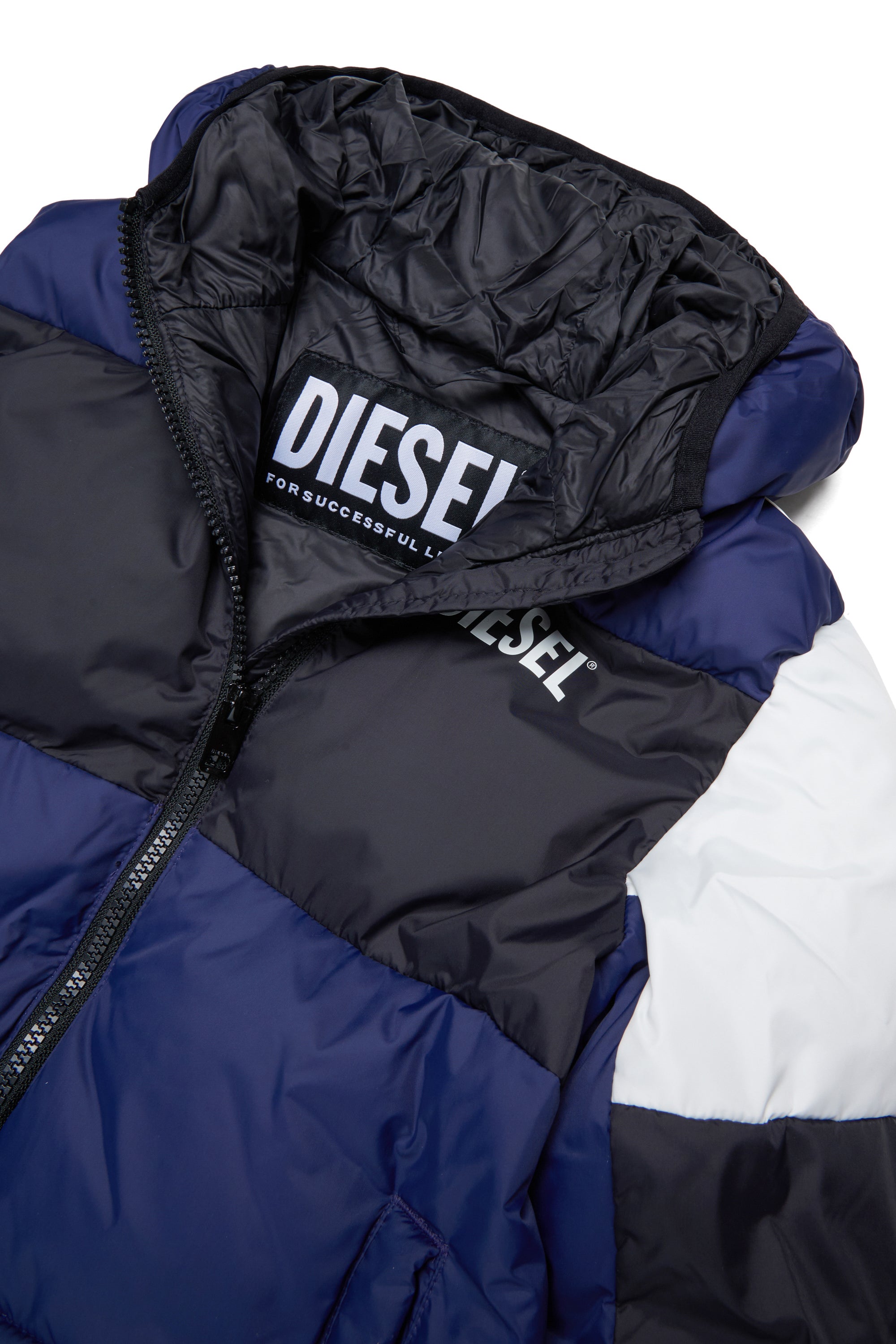 Steppjacke mit Colorblock-Design und Logo