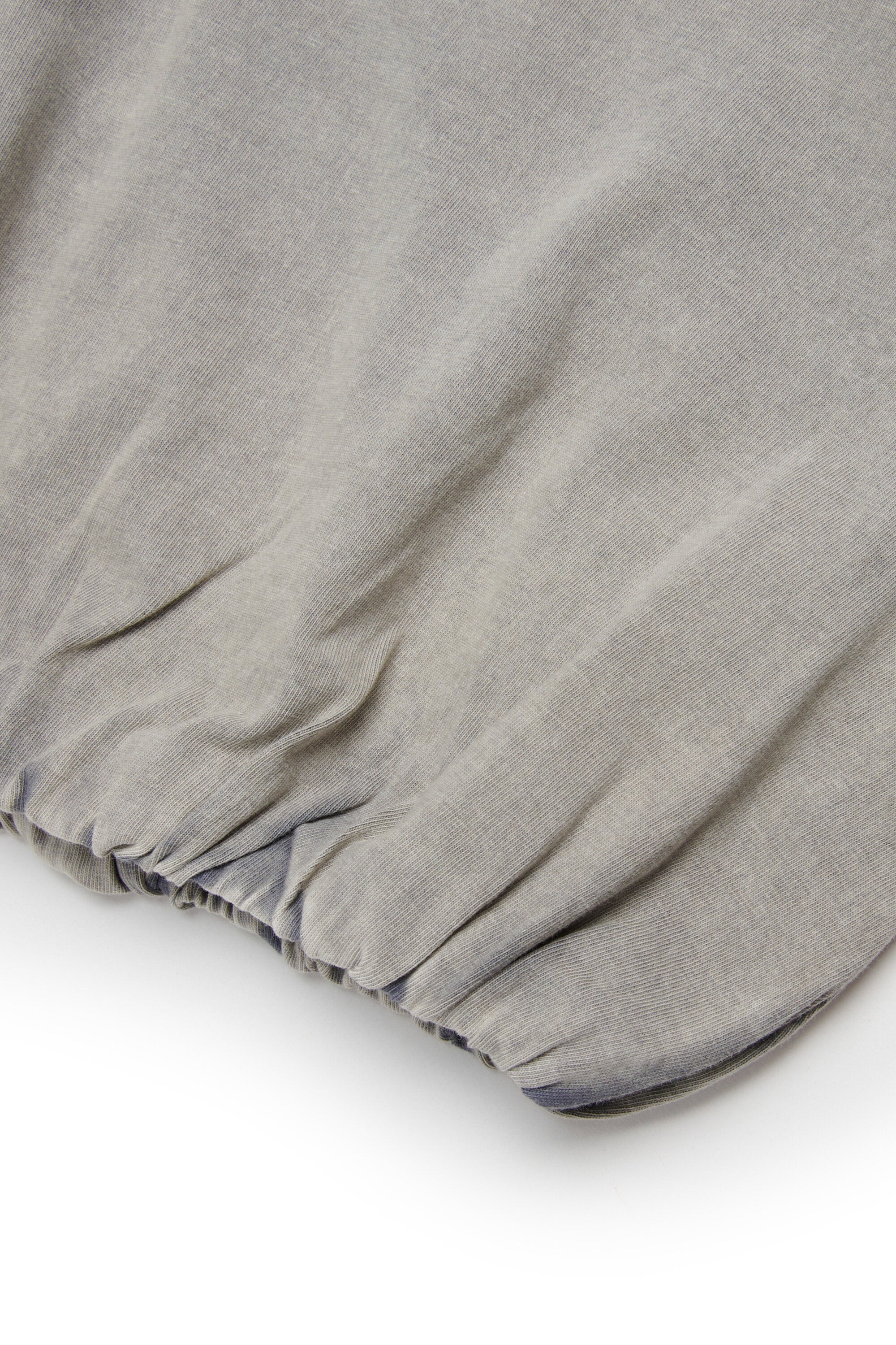 Kurzes T-Shirt mit gesticktem Logo