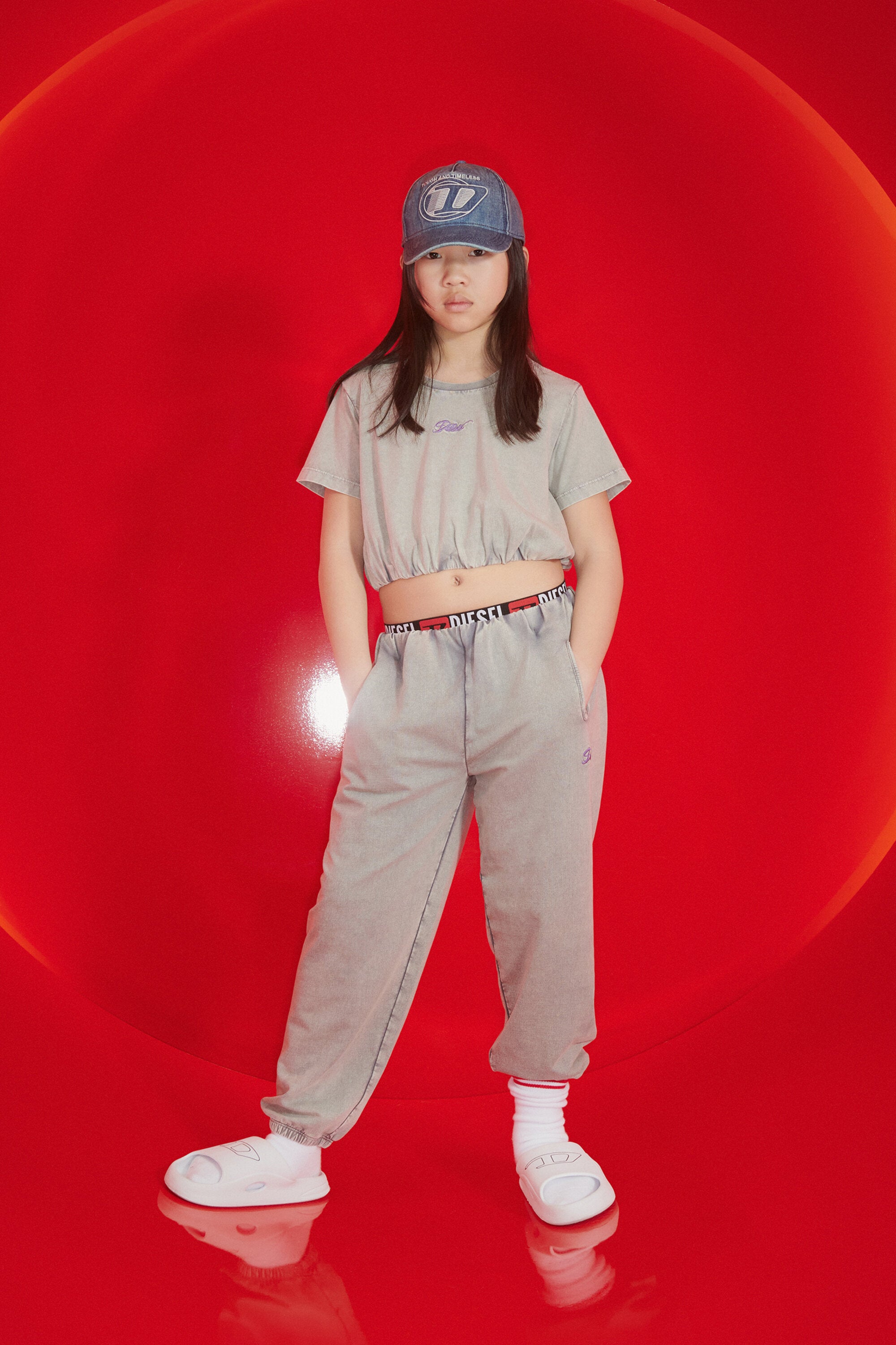 T-shirt corta con logo ricamato