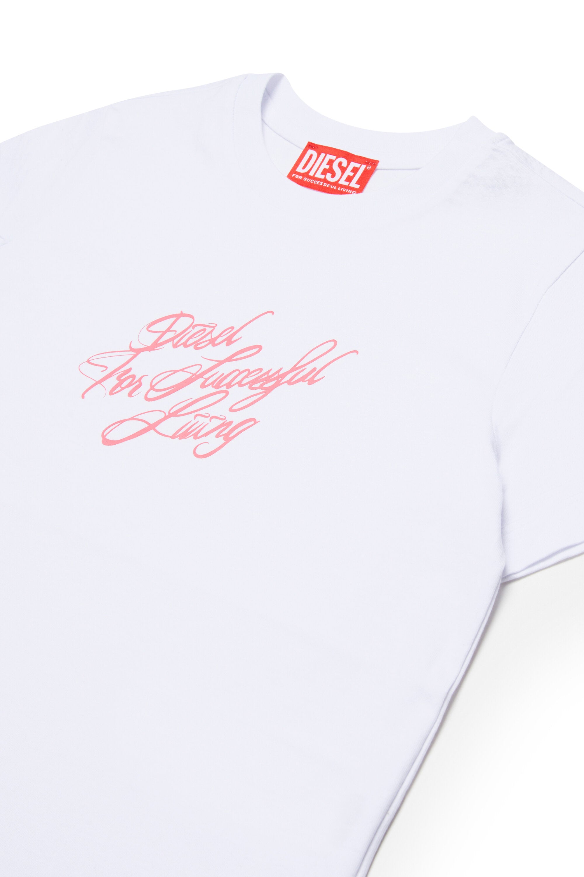 Camiseta con logotipo caligráfico