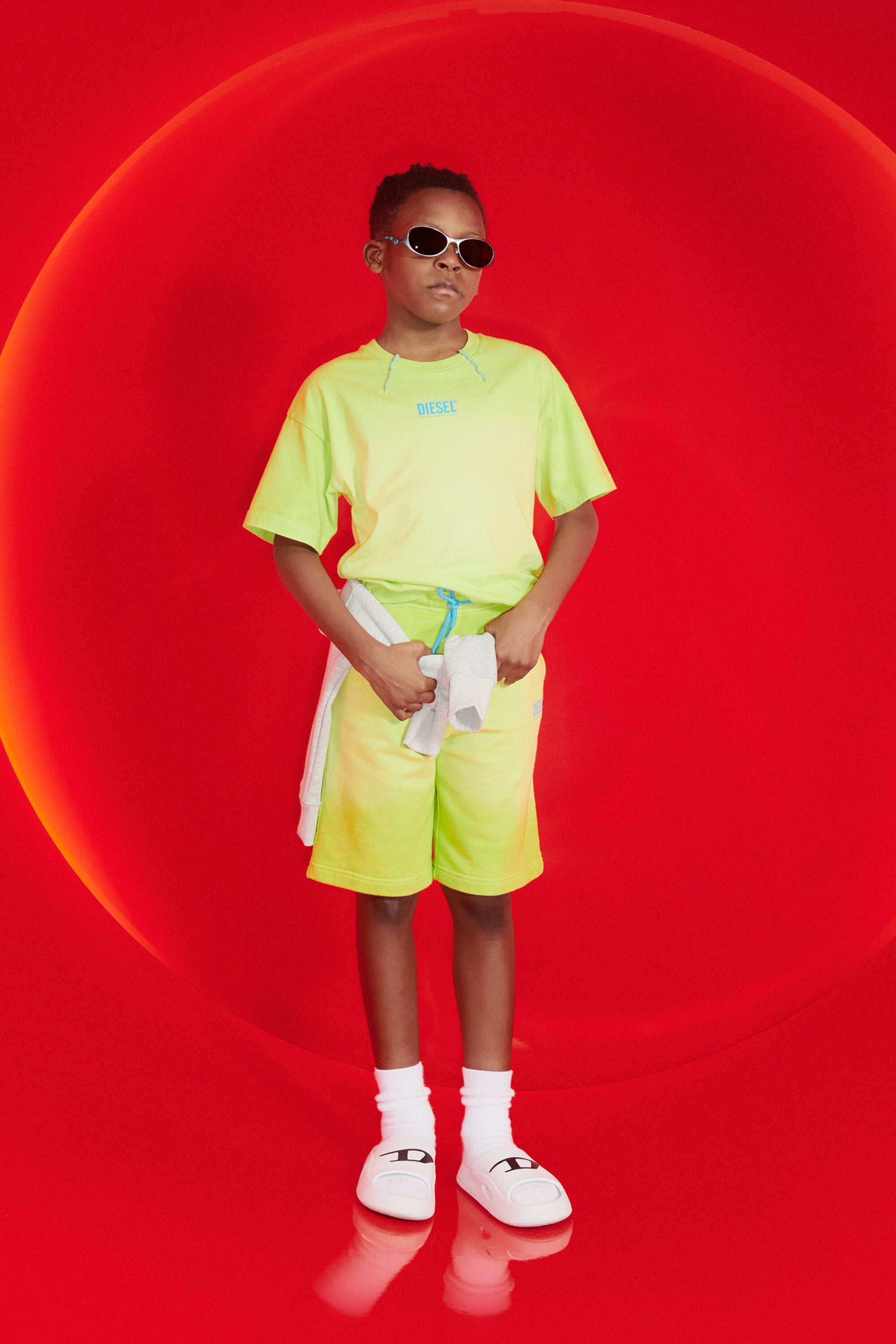 Camiseta de cuello redondo con logo