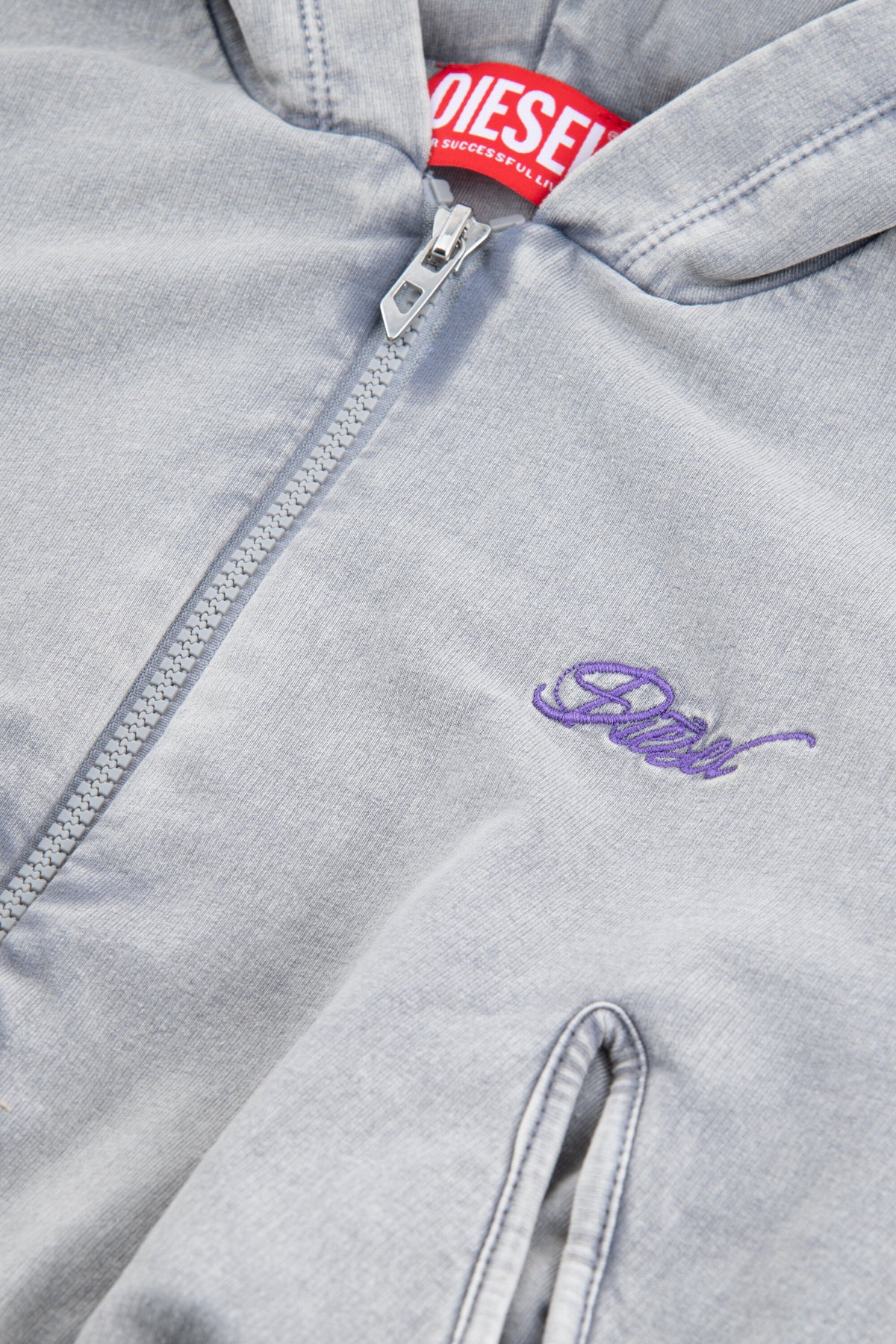 Sudadera con cremallera completa y logo