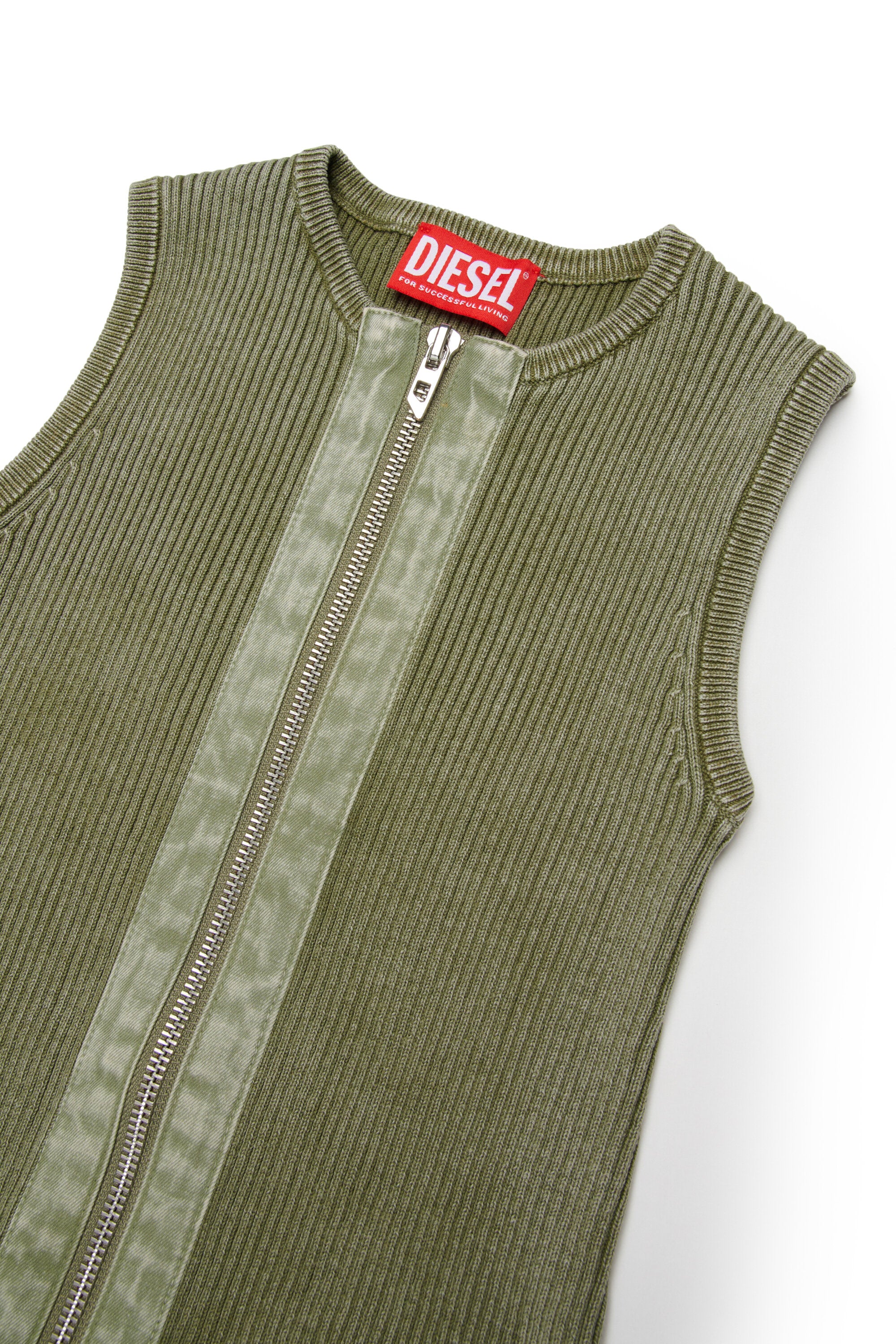 Abito smanicato con tasche applicate