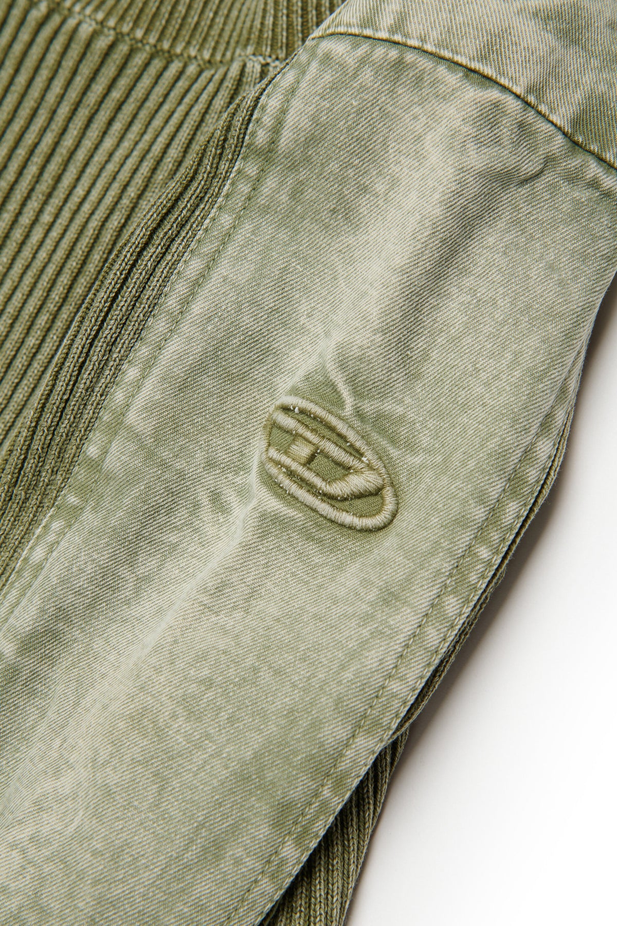 Gerippter Pullover mit Rundhalsausschnitt und Logo