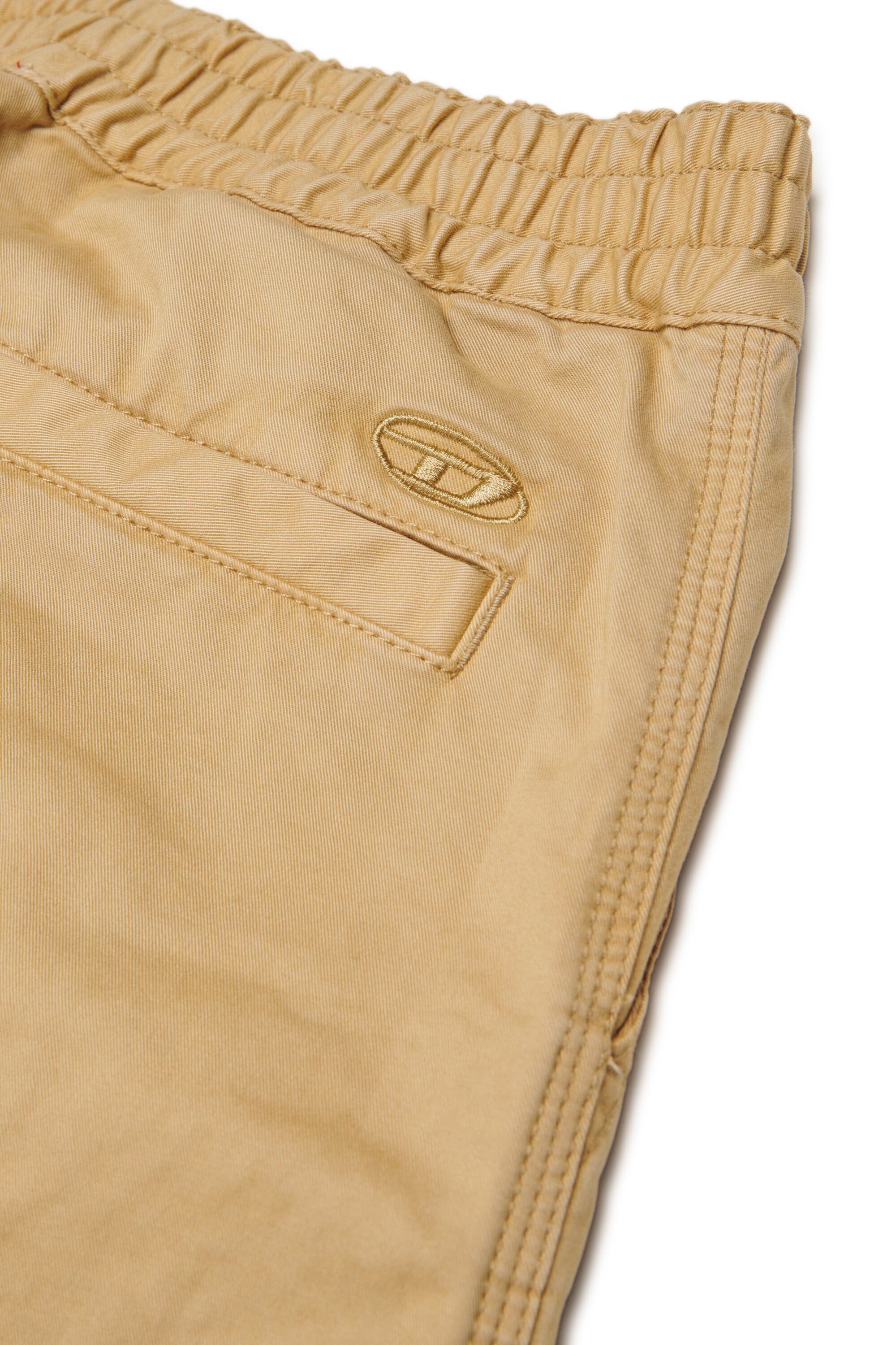 Pantaloni cargo con tasche applicate