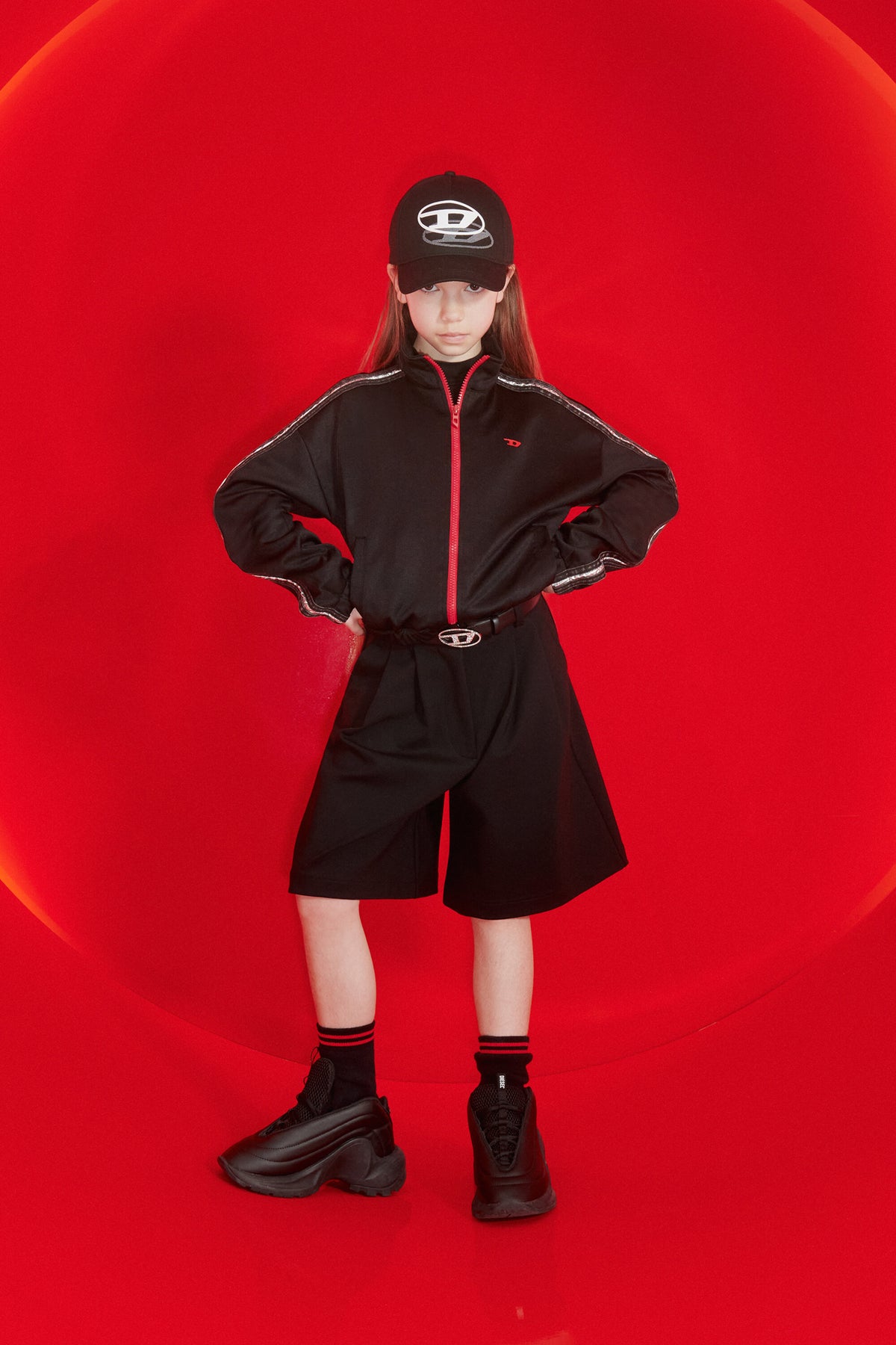 Formelle Shorts mit Logo und Bügelfalten