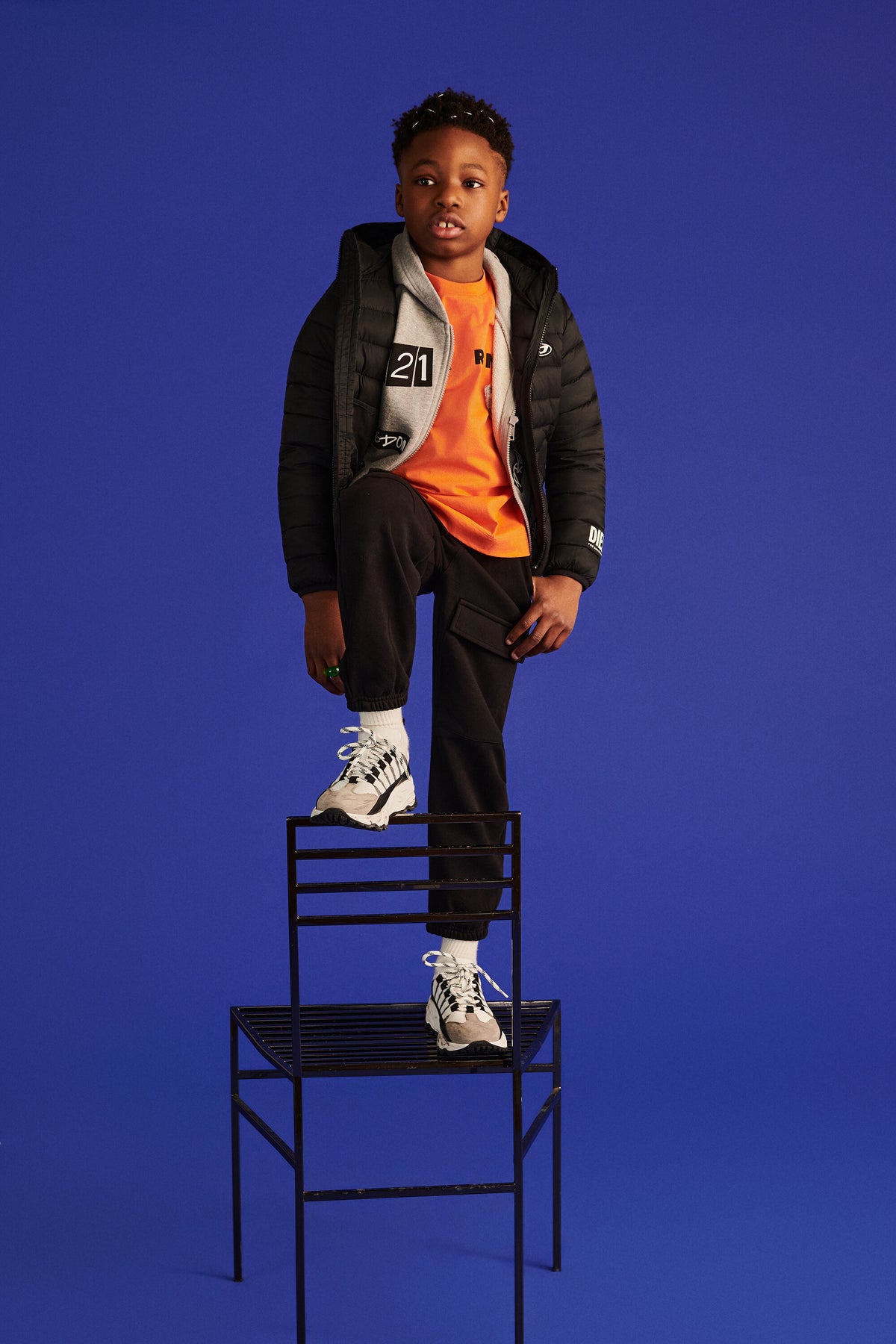 Gepolsterte Jacke mit aufgedrucktem Logo