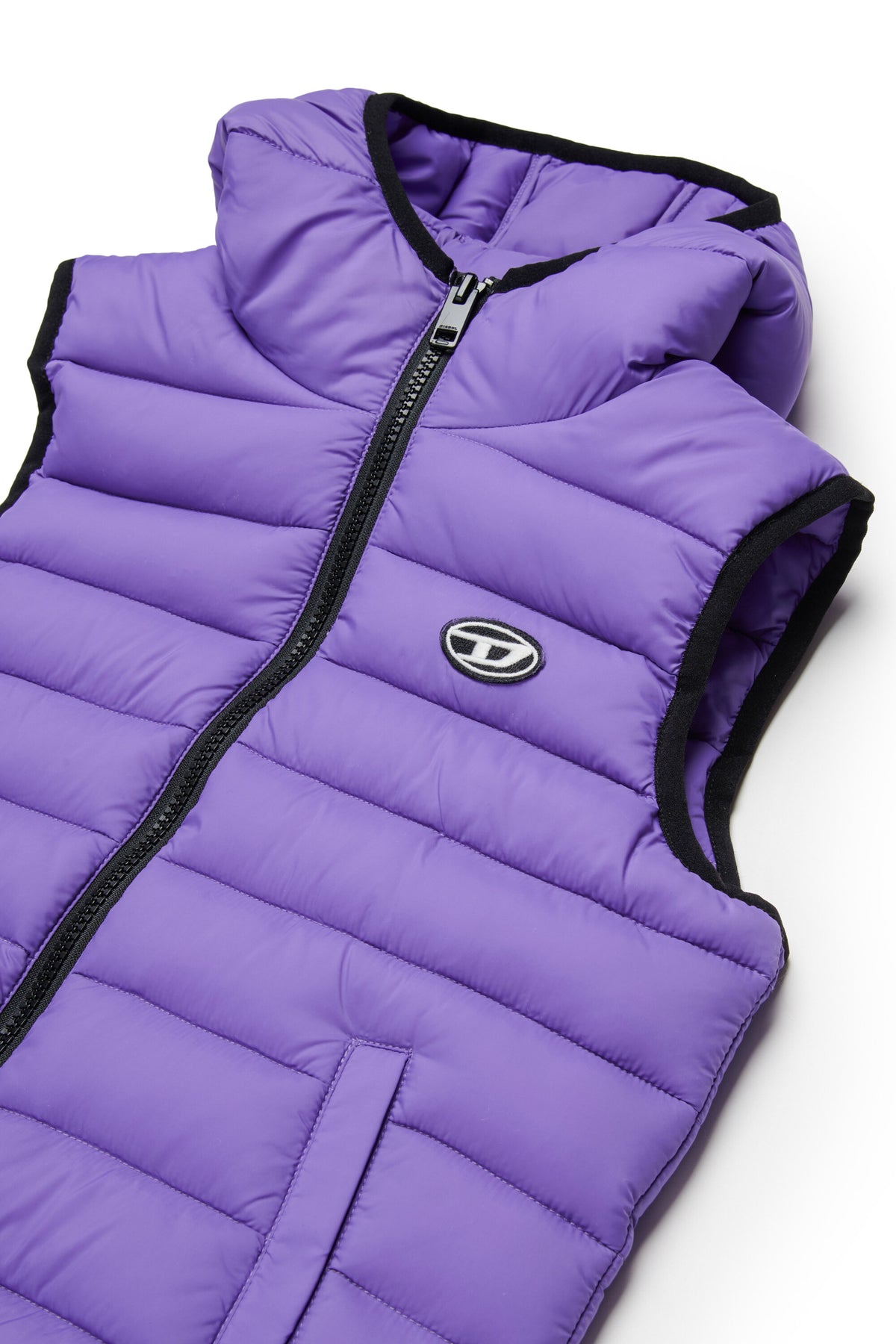 Steppjacke mit aufgedrucktem Logo