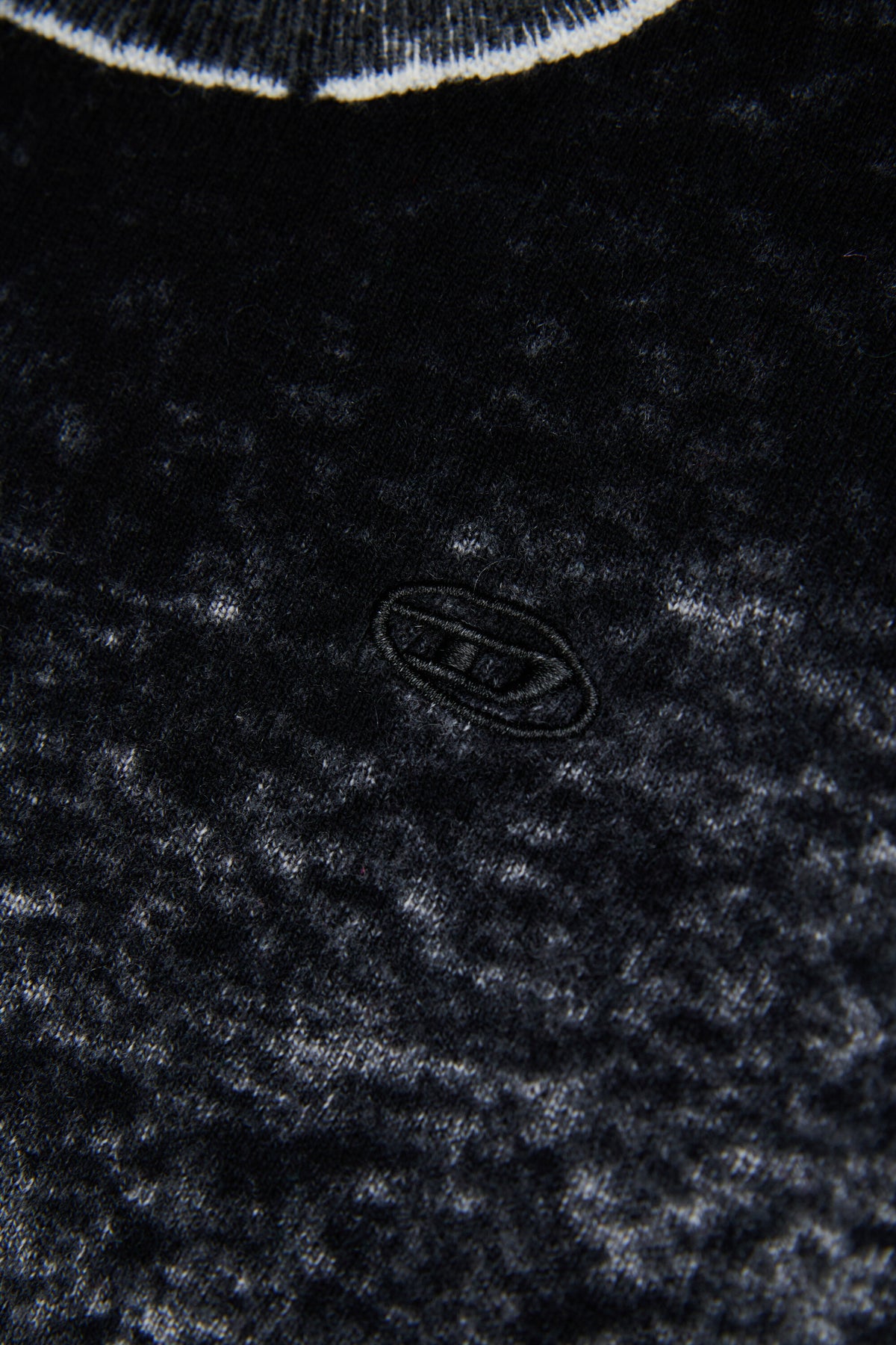 Rundhals-Pullover mit Logo