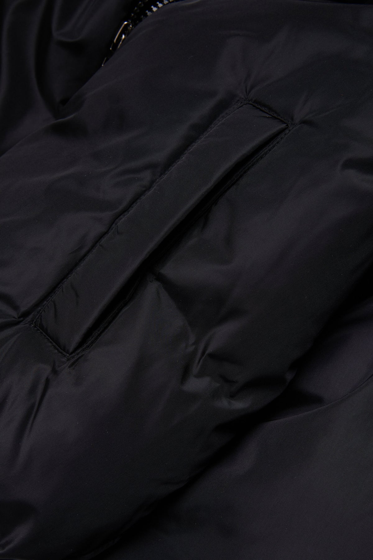 Gefütterte Jacke mit aufgedrucktem Logo