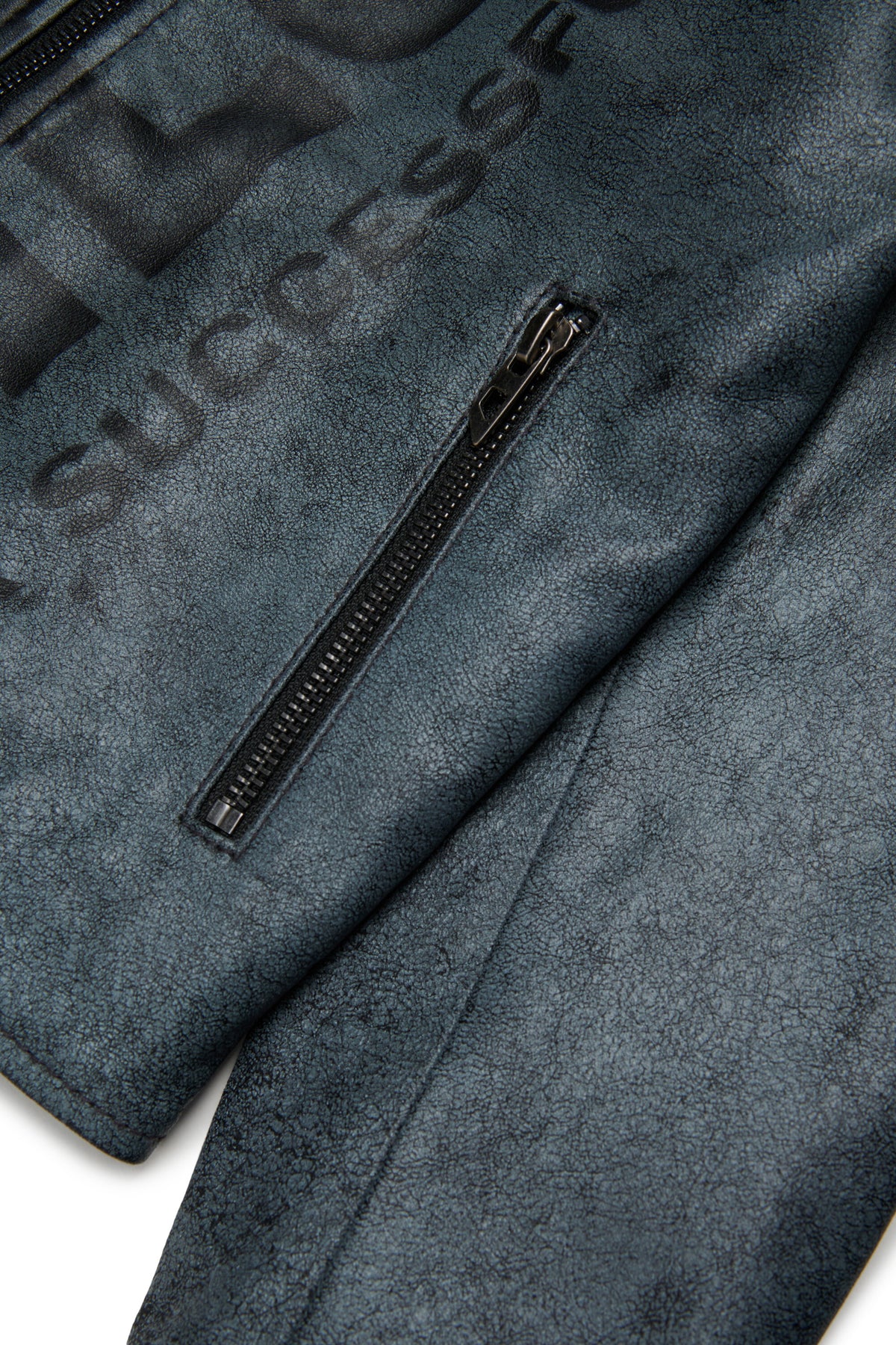 Bikerjacke mit aufgedrucktem Logo