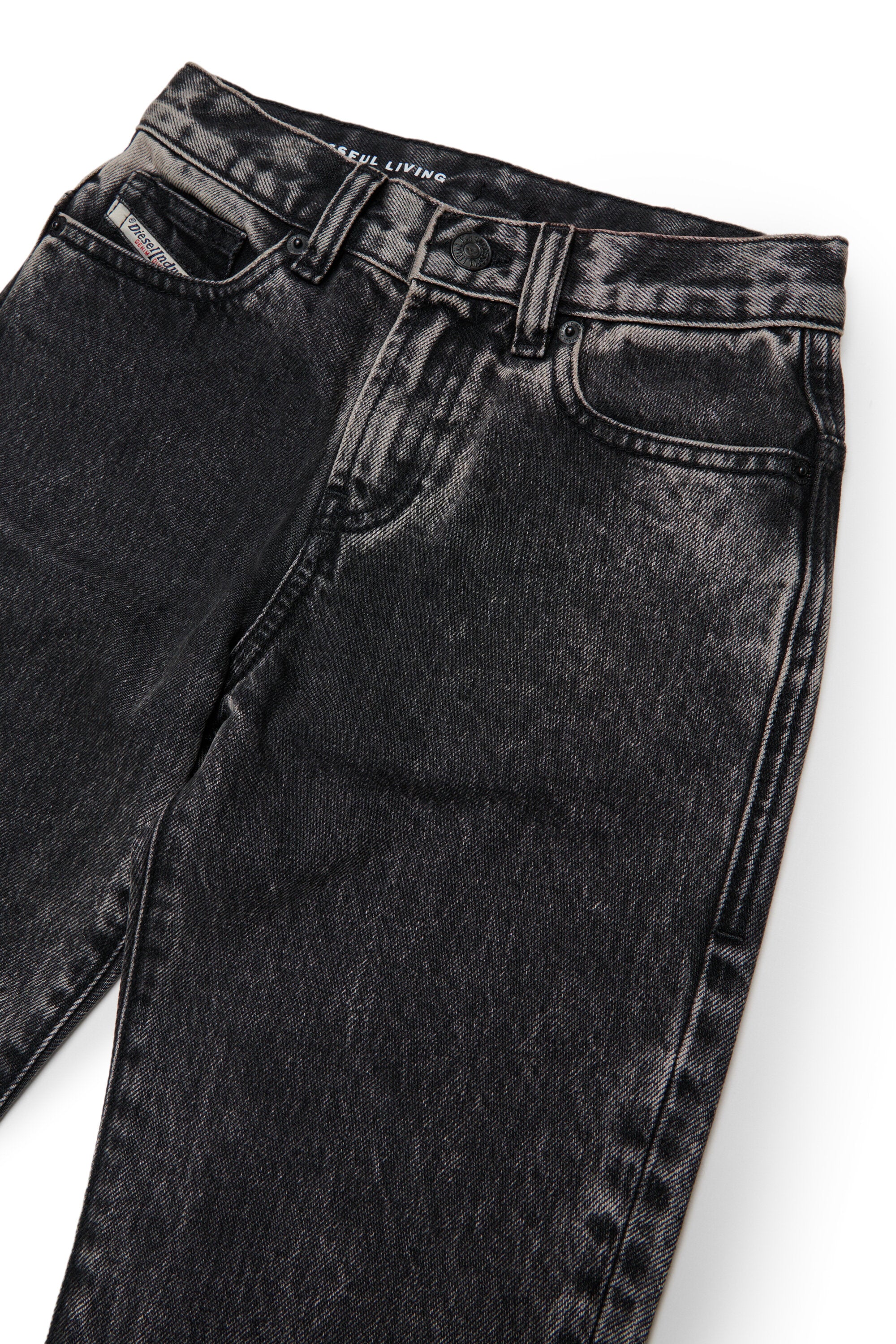 Jeans corte regular en lavado negro - 2020 D-Viker