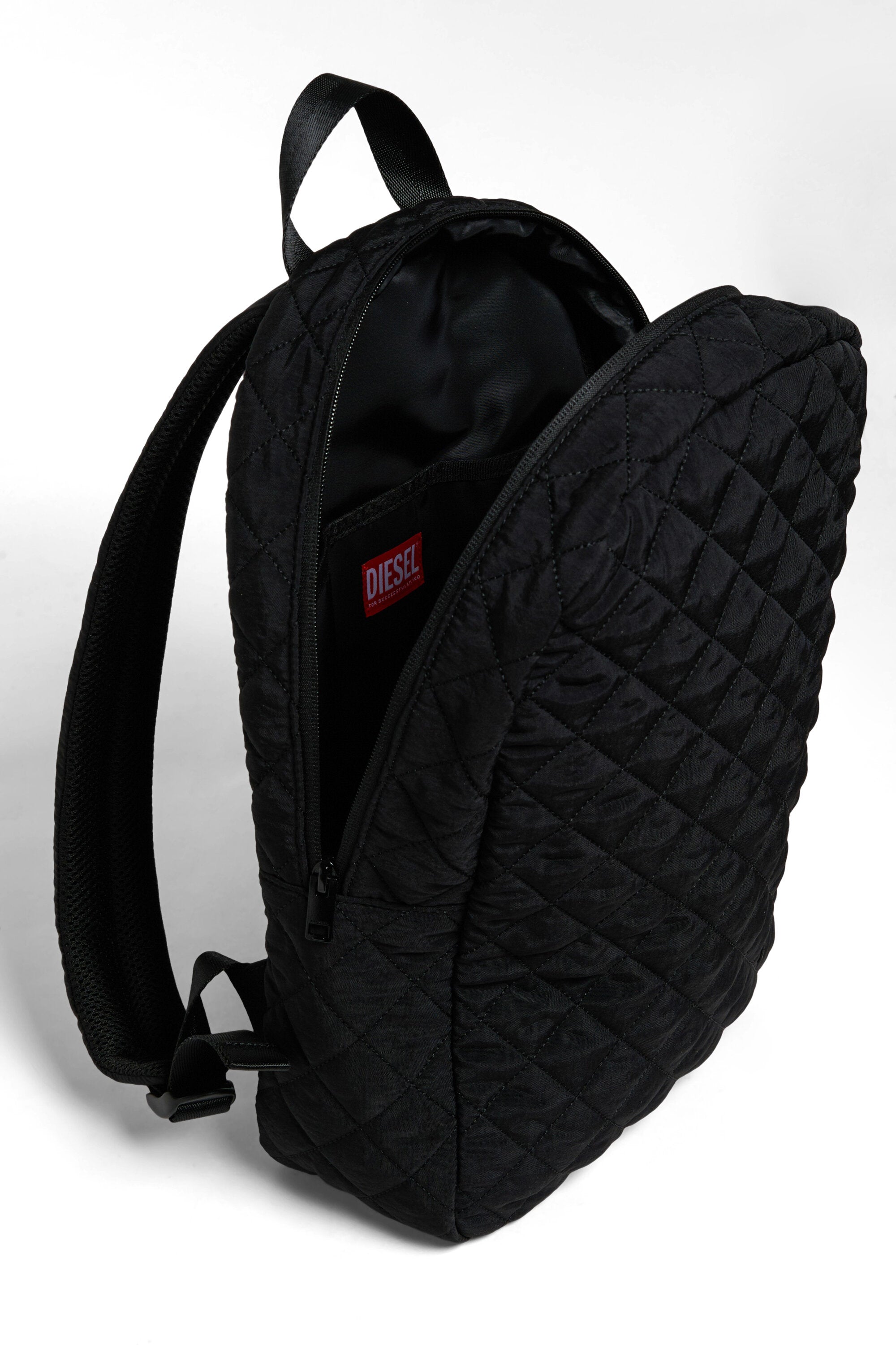 Gestepfter Rucksack mit Logo