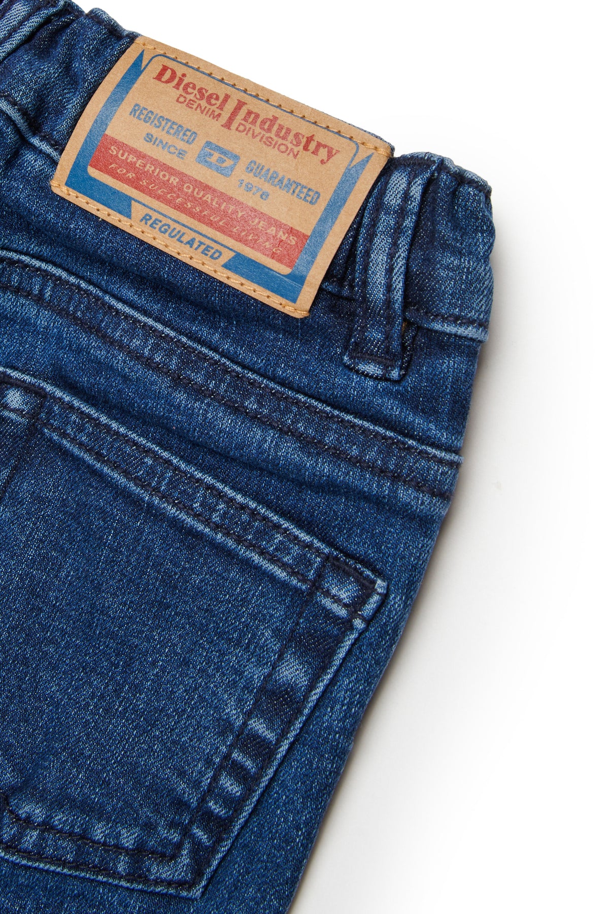 Regular-Fit-Jeans in mittlerer Waschung Blau – D-Jools