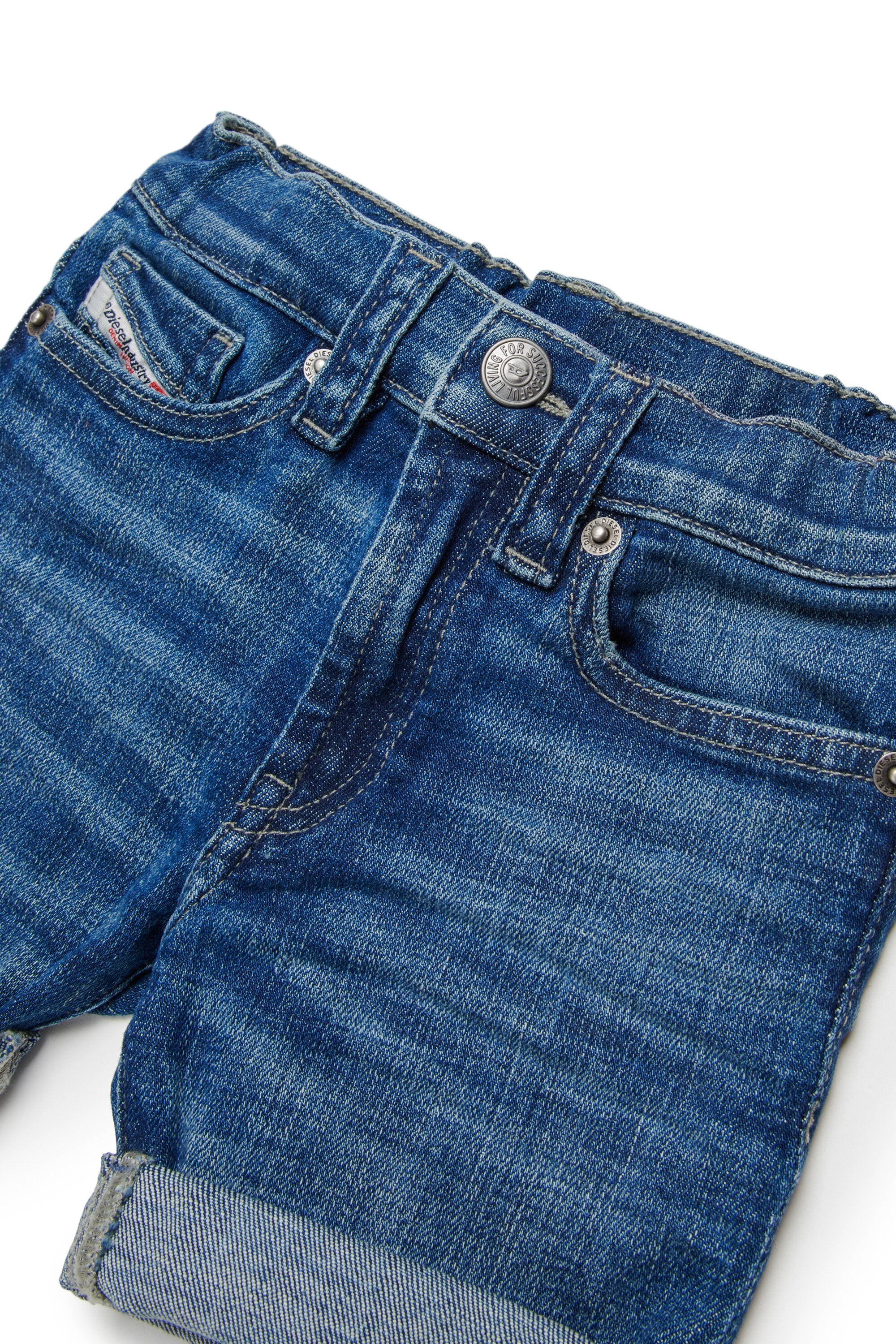 Shorts in denim con risvolto