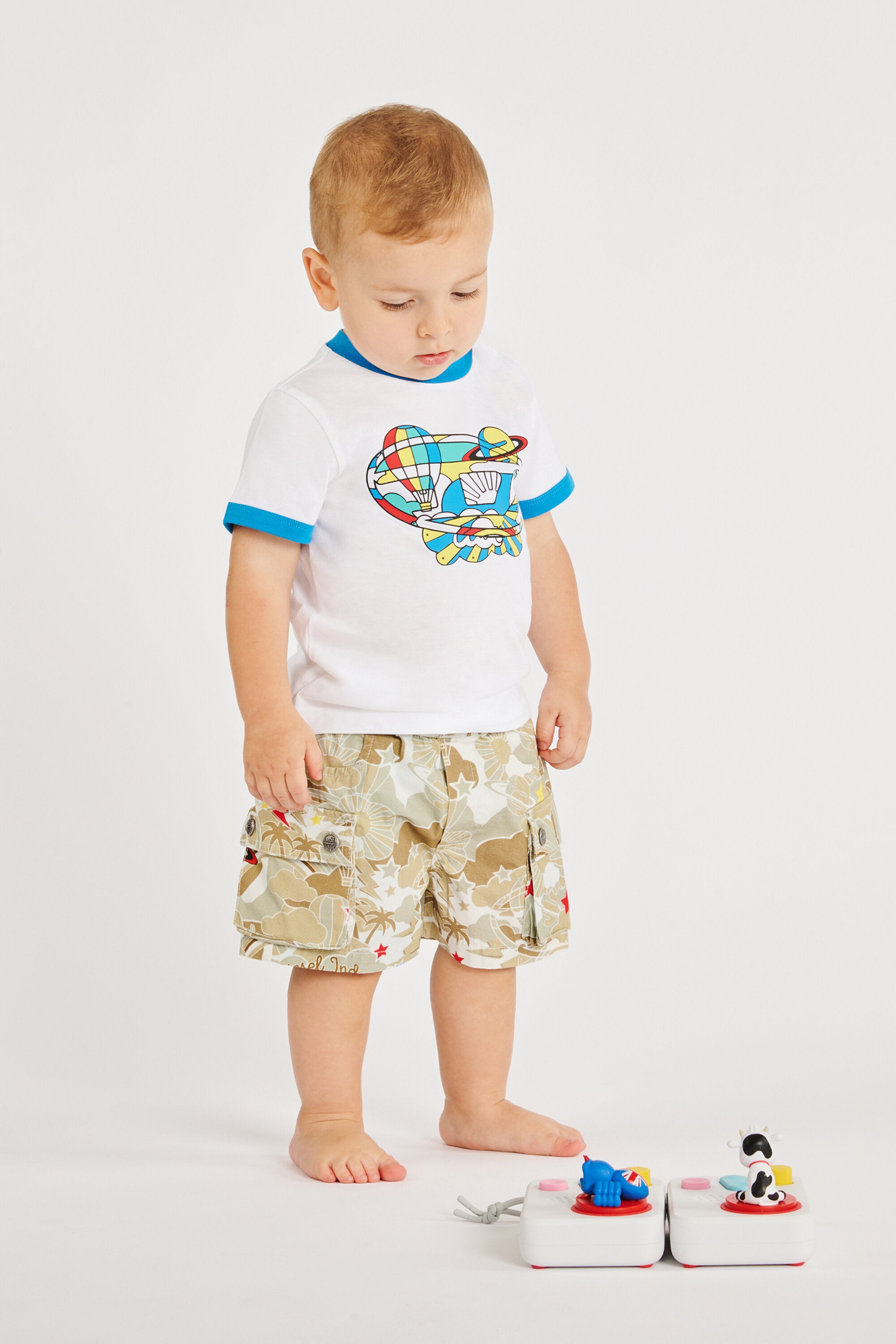 Shorts cargo con logo