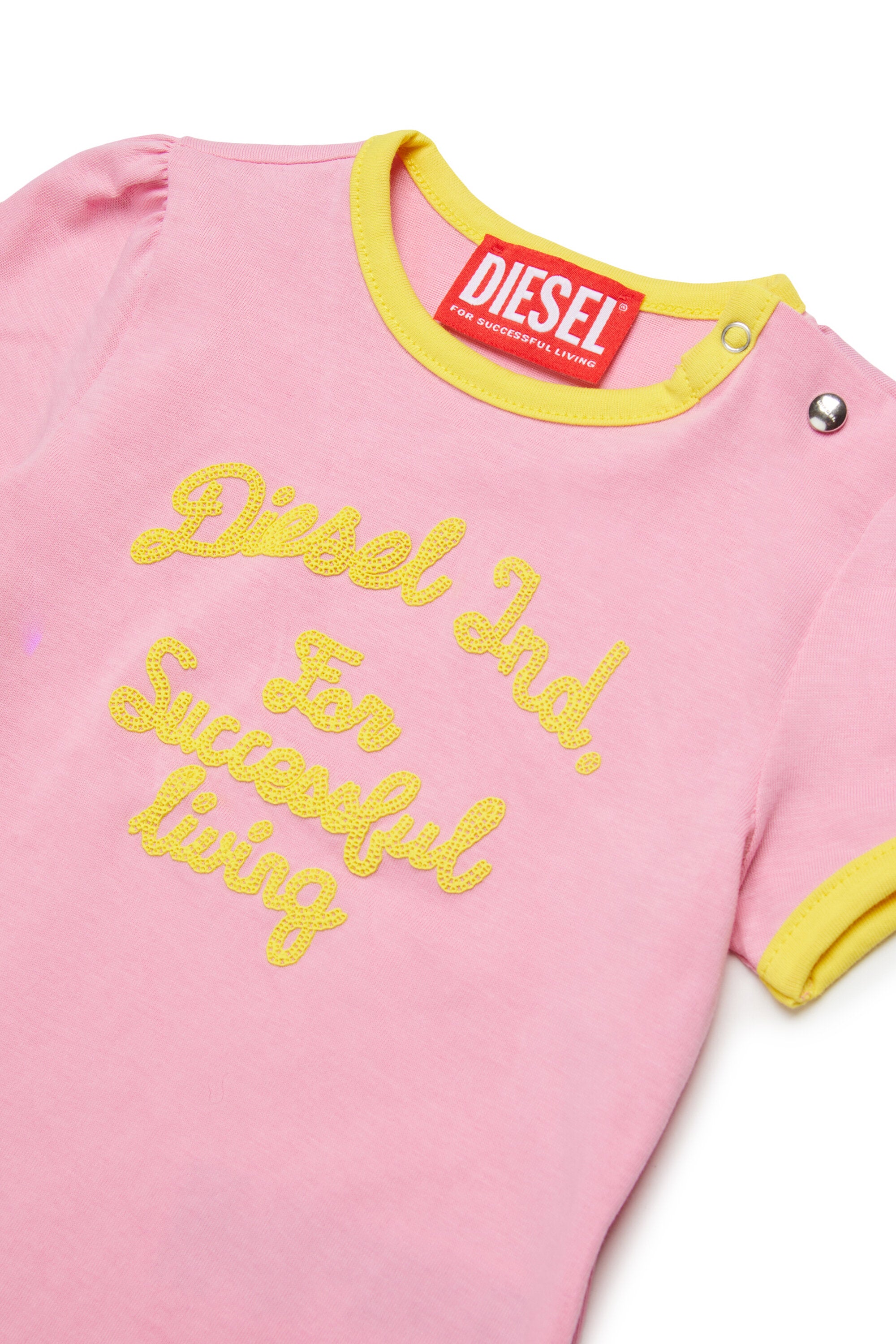 Camiseta con logo en el pecho