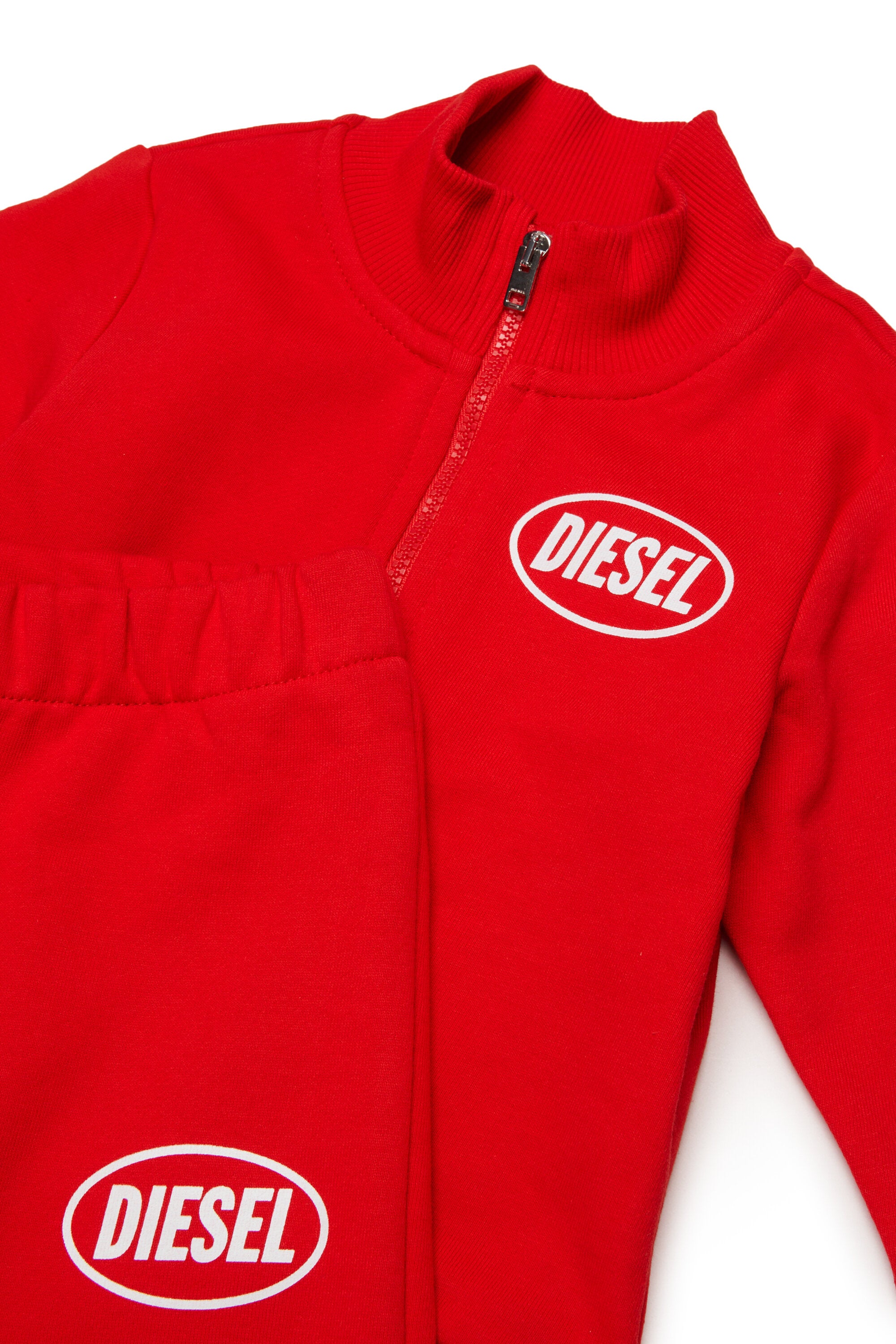 Trainingsanzug mit Logo