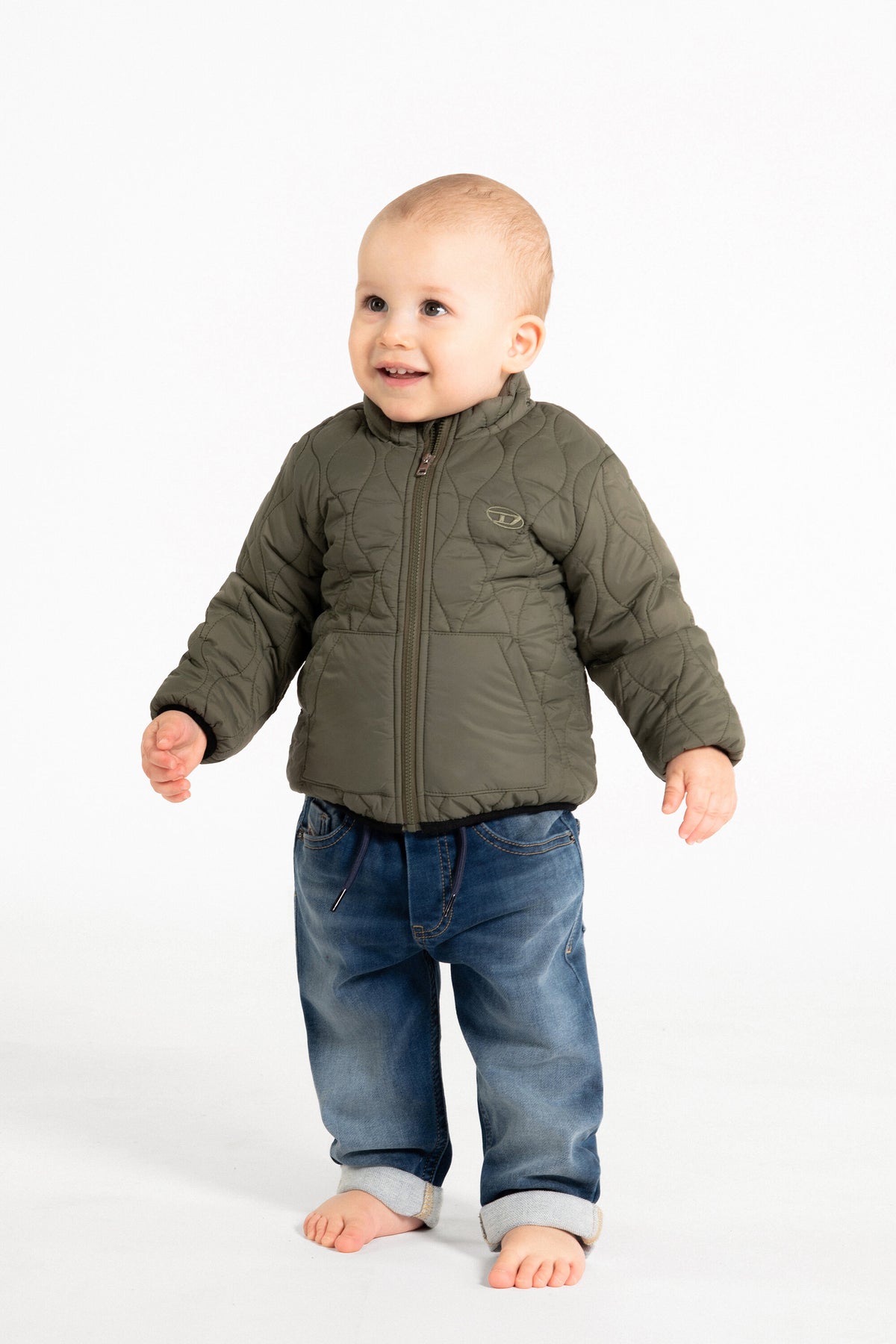 Gefütterte Jacke mit aufgedrucktem Logo