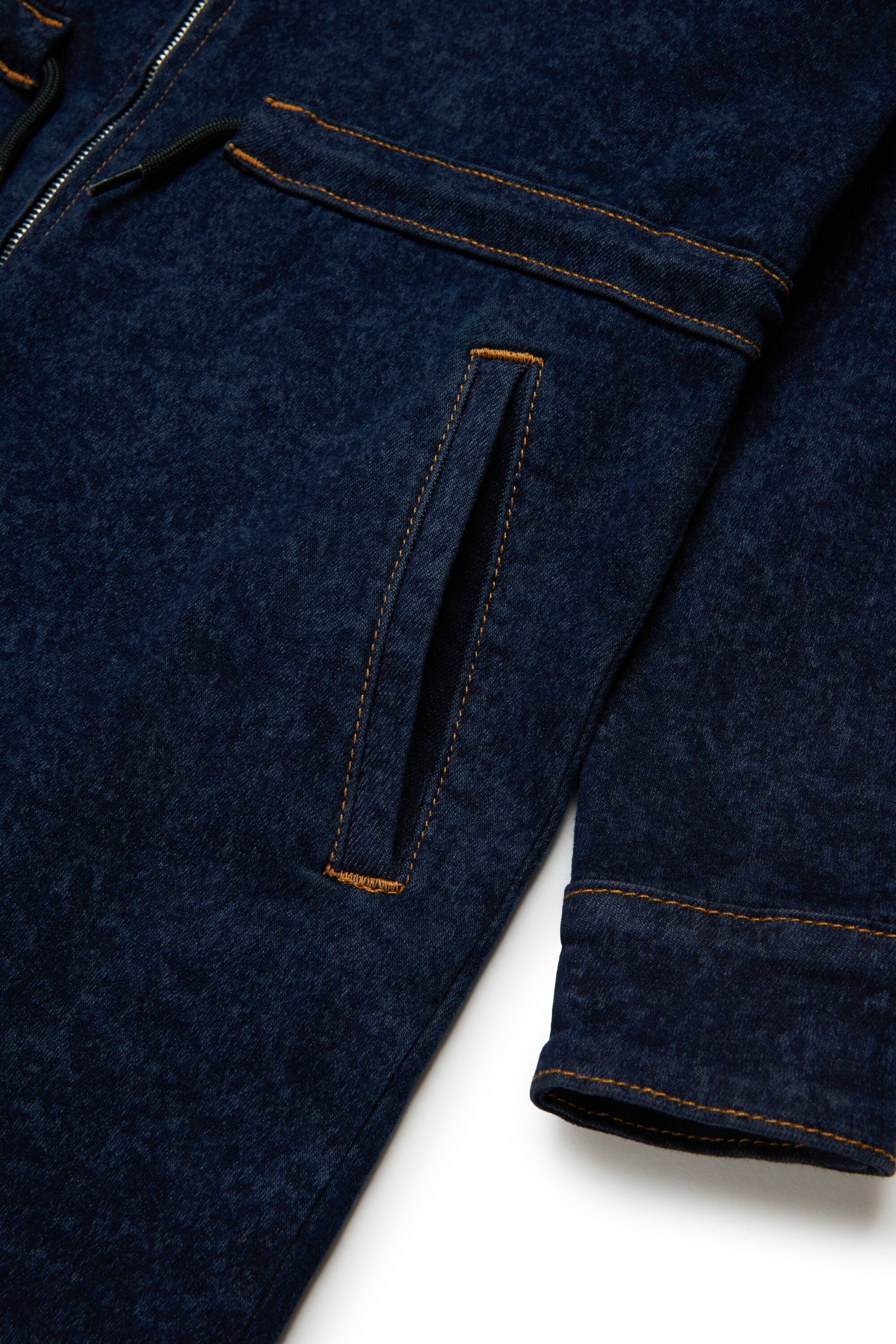 Jumpsuit aus marmoriertem Denim mit Kordelzug