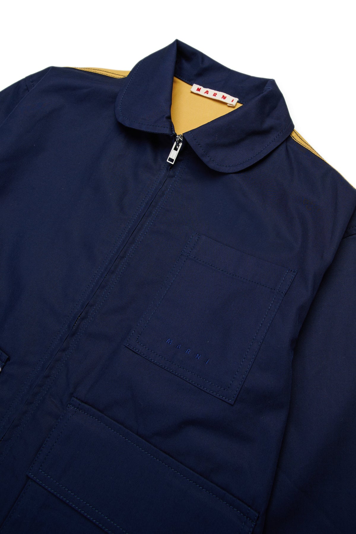 Chaqueta con logotipo estampado
