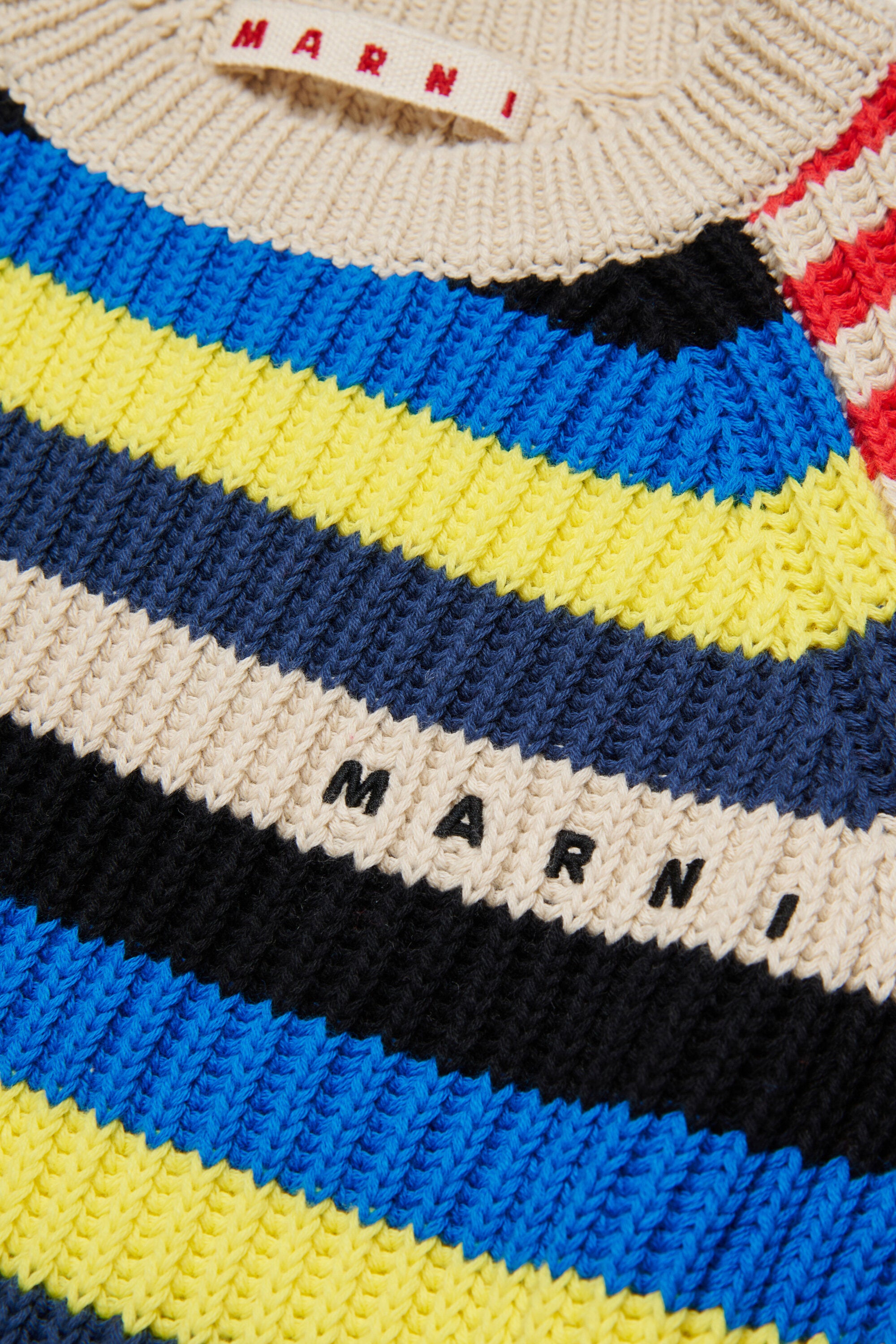 Pull col rond avec logo