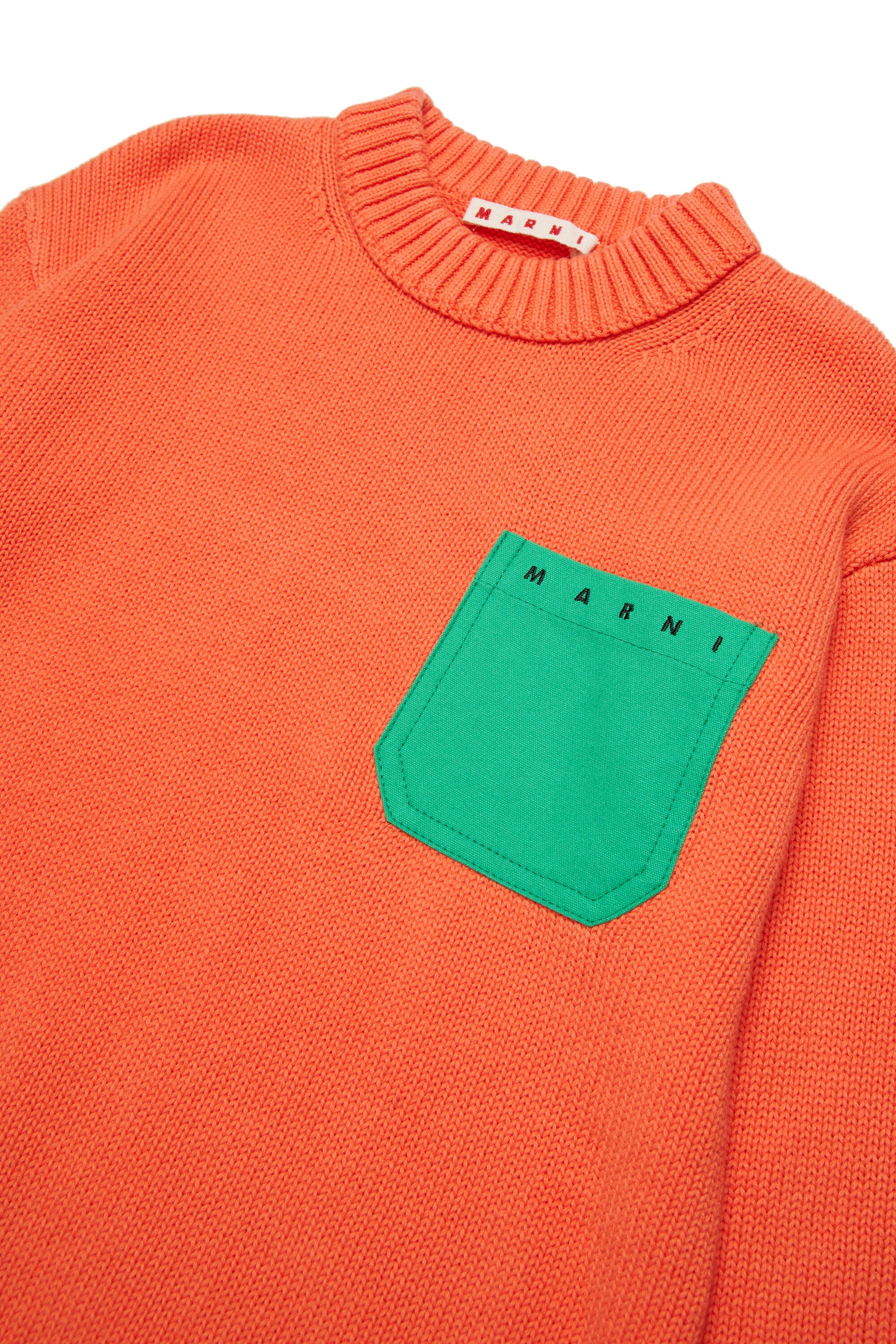 Pullover girocollo con taschino e logo