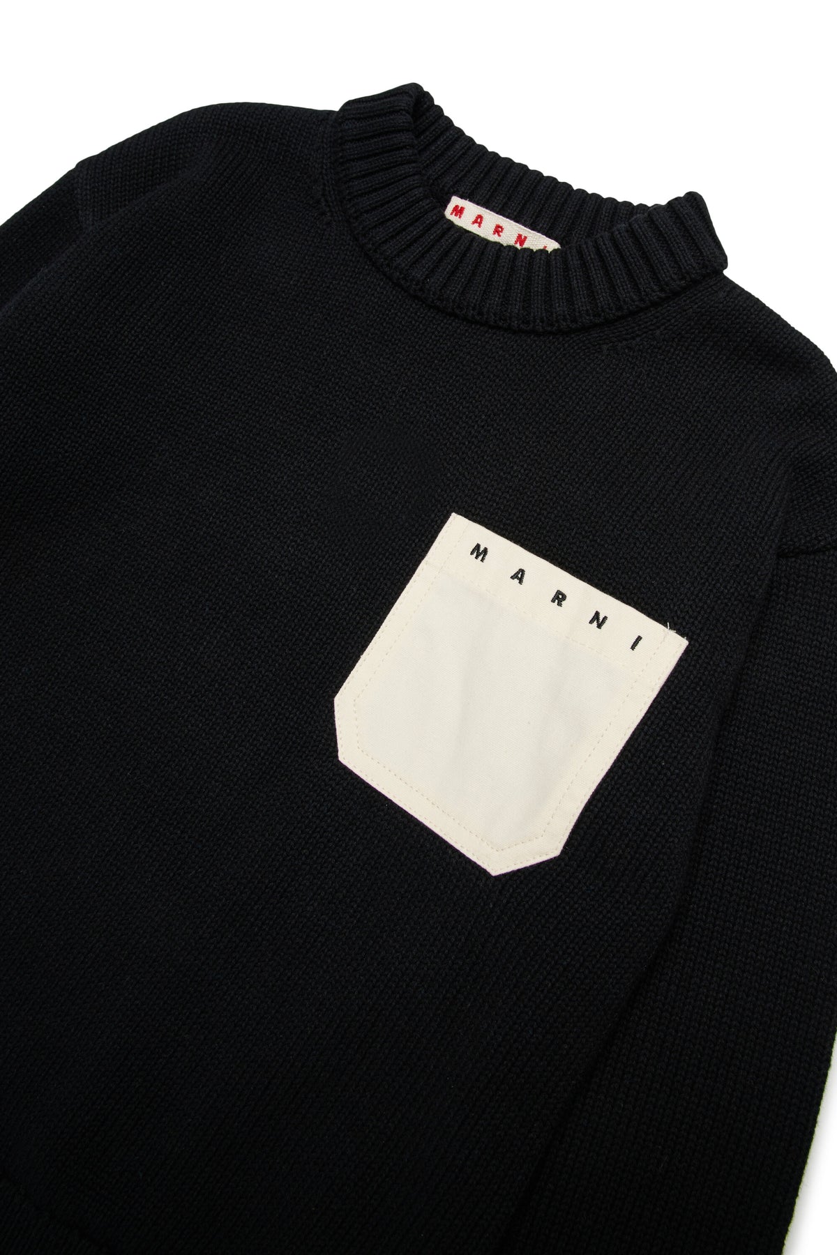 Pull col rond avec poche poitrine et logo