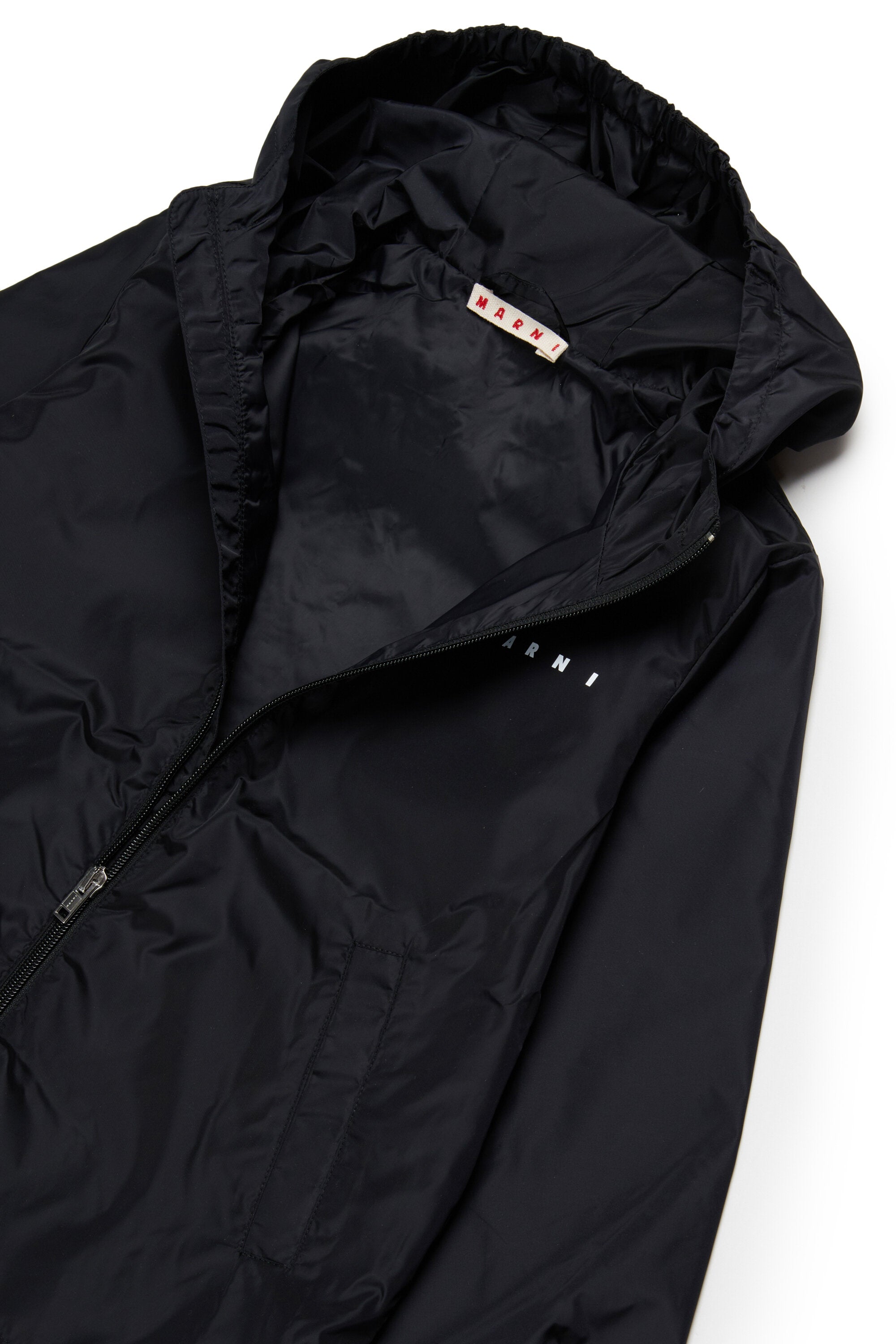 Windjacke mit aufgedrucktem Logo