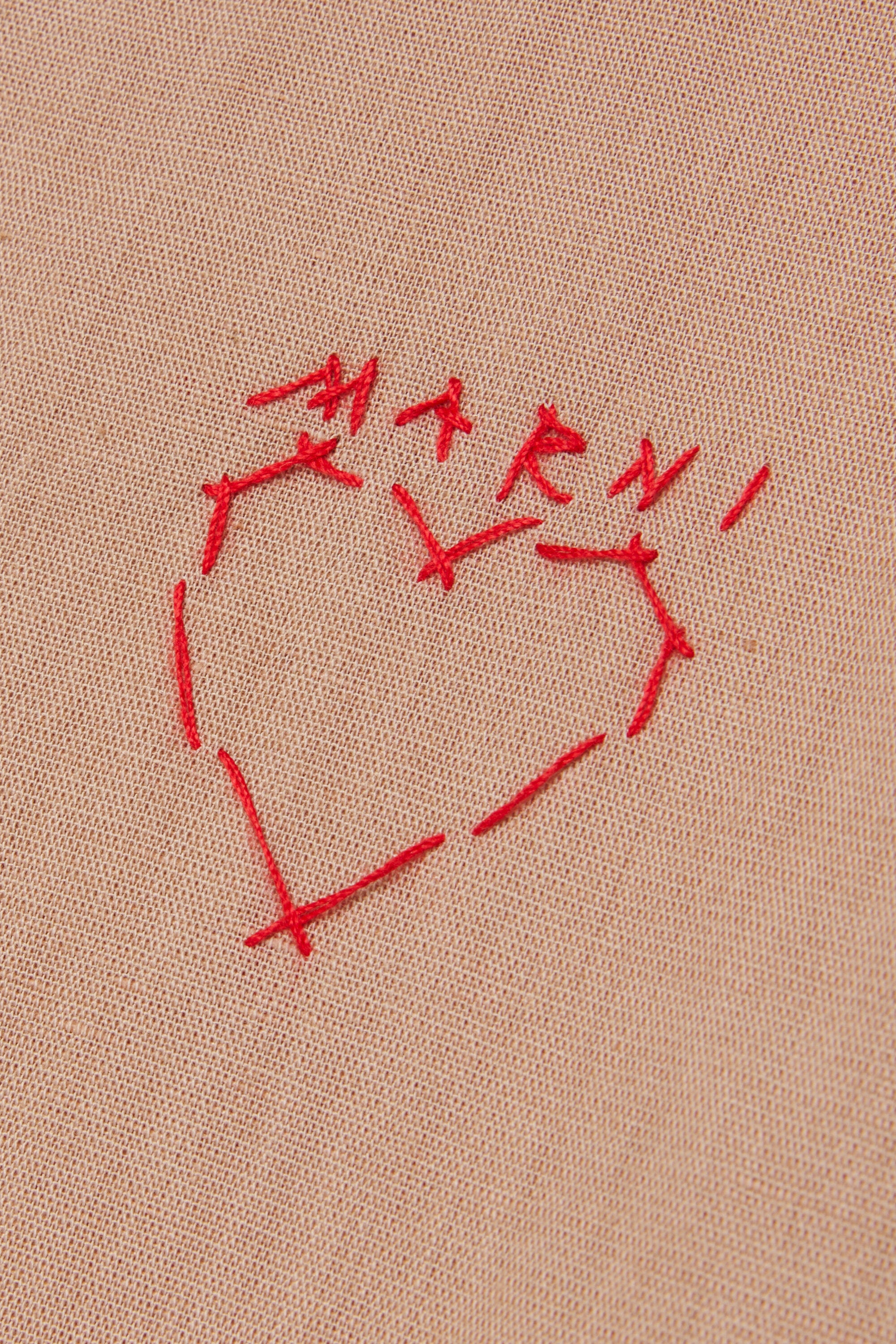 Long-sleeved shirt with heart embroidery