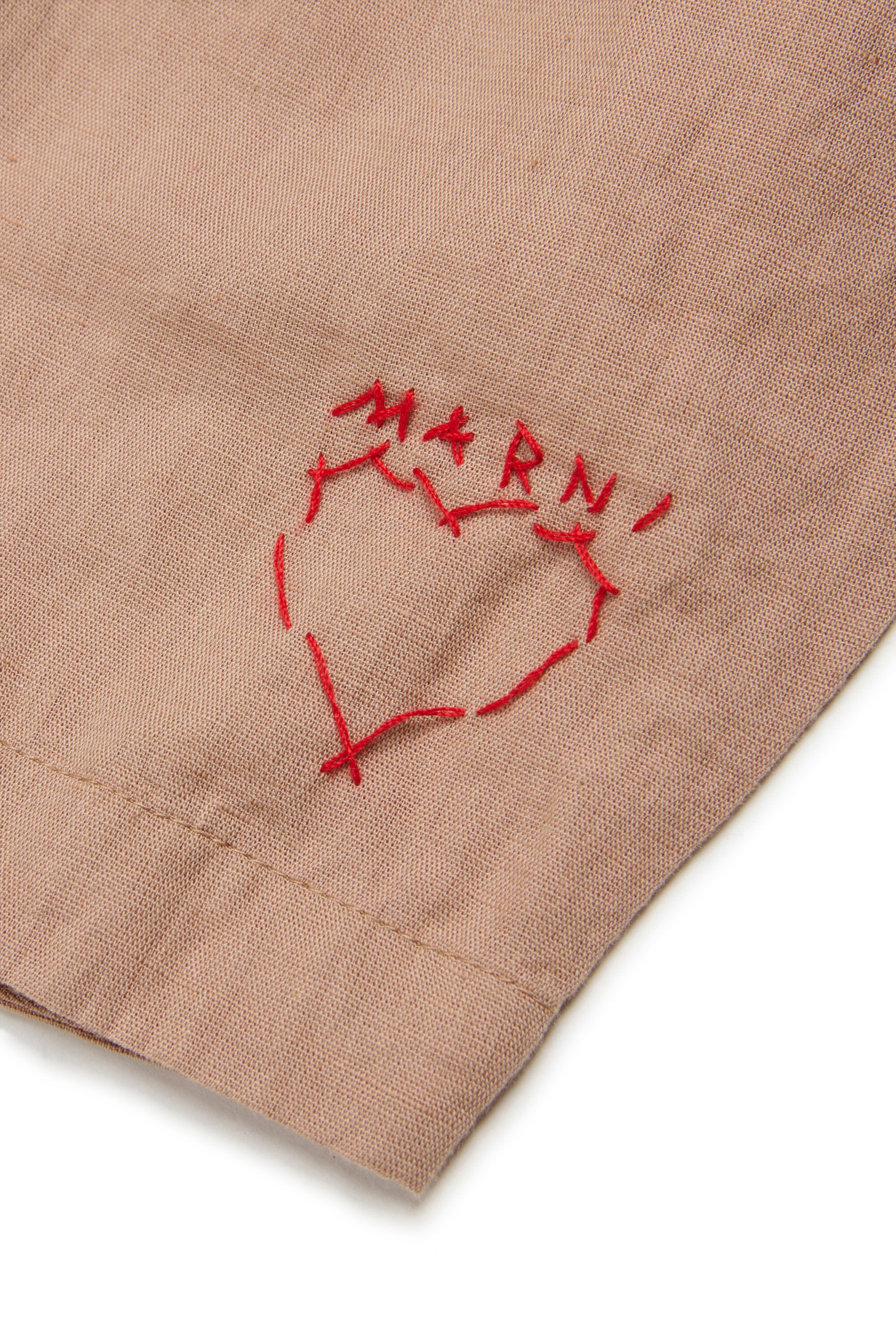 Pantalones con logotipo bordado