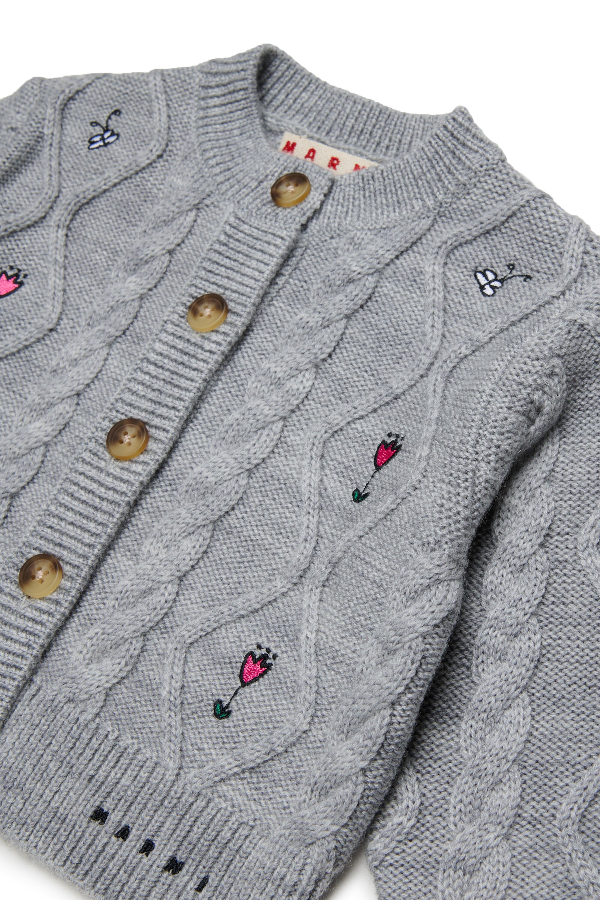 Cardigan mit Zopfmuster und floralen Stickereien