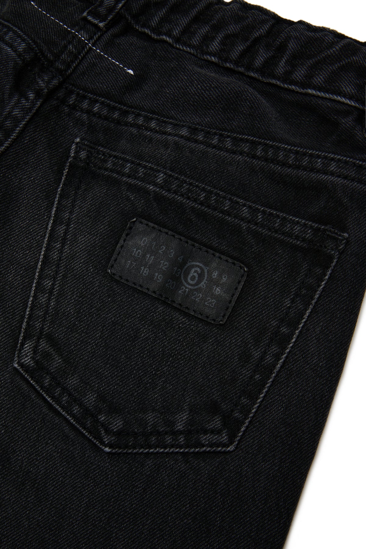 Jeans mit Flare-Passform und Used-Effekt