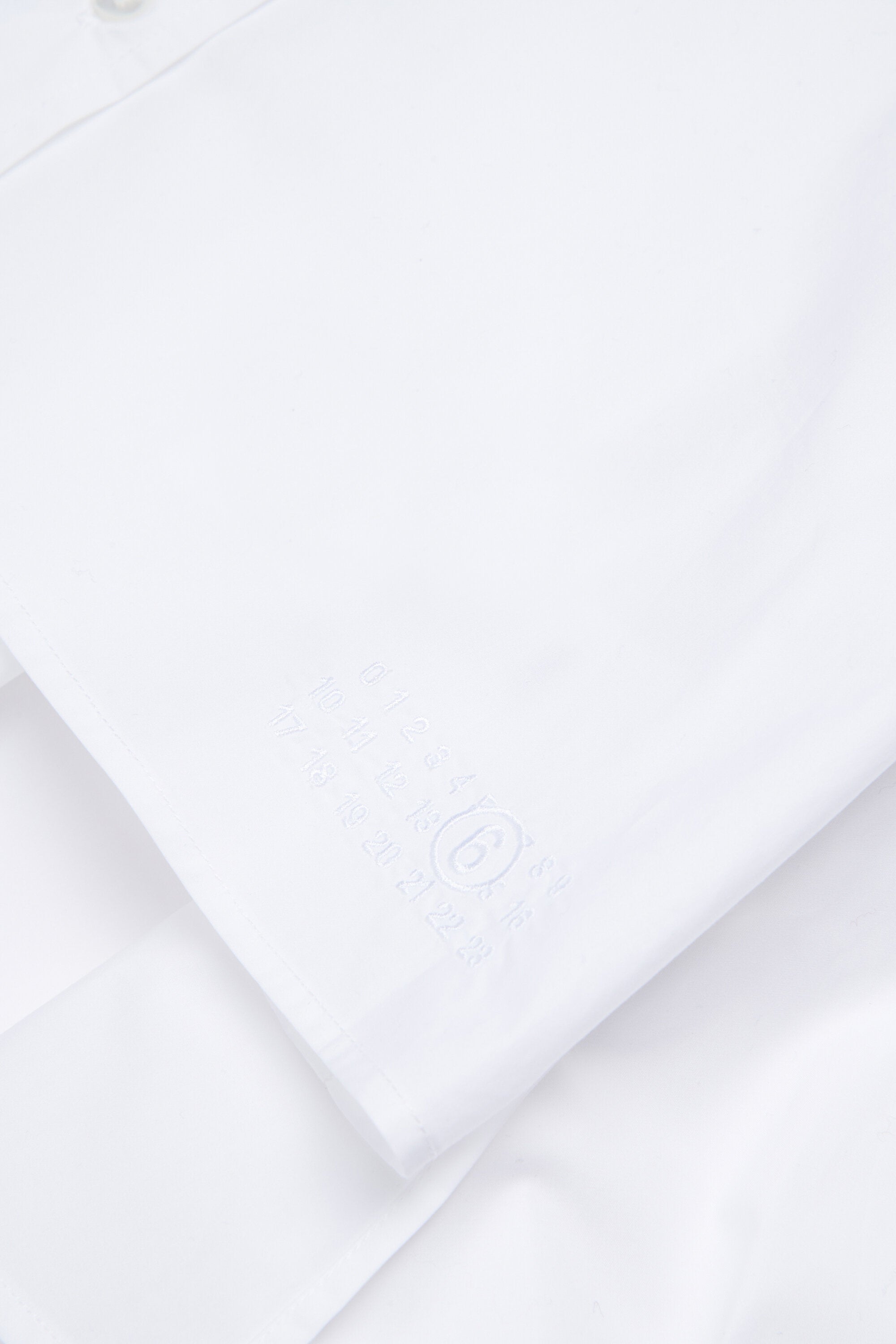 Chemise courte en popeline avec plis dans le dos