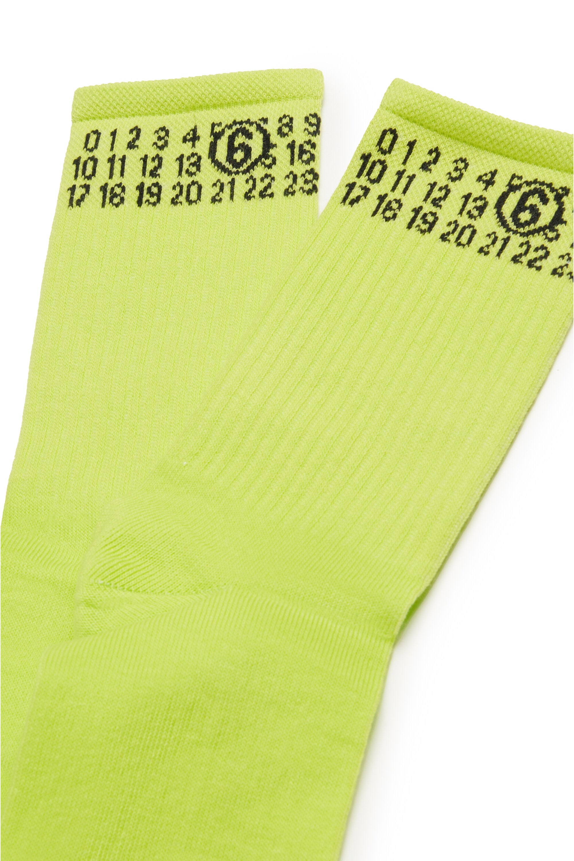 Gerippte Socken mit numerischem Logo