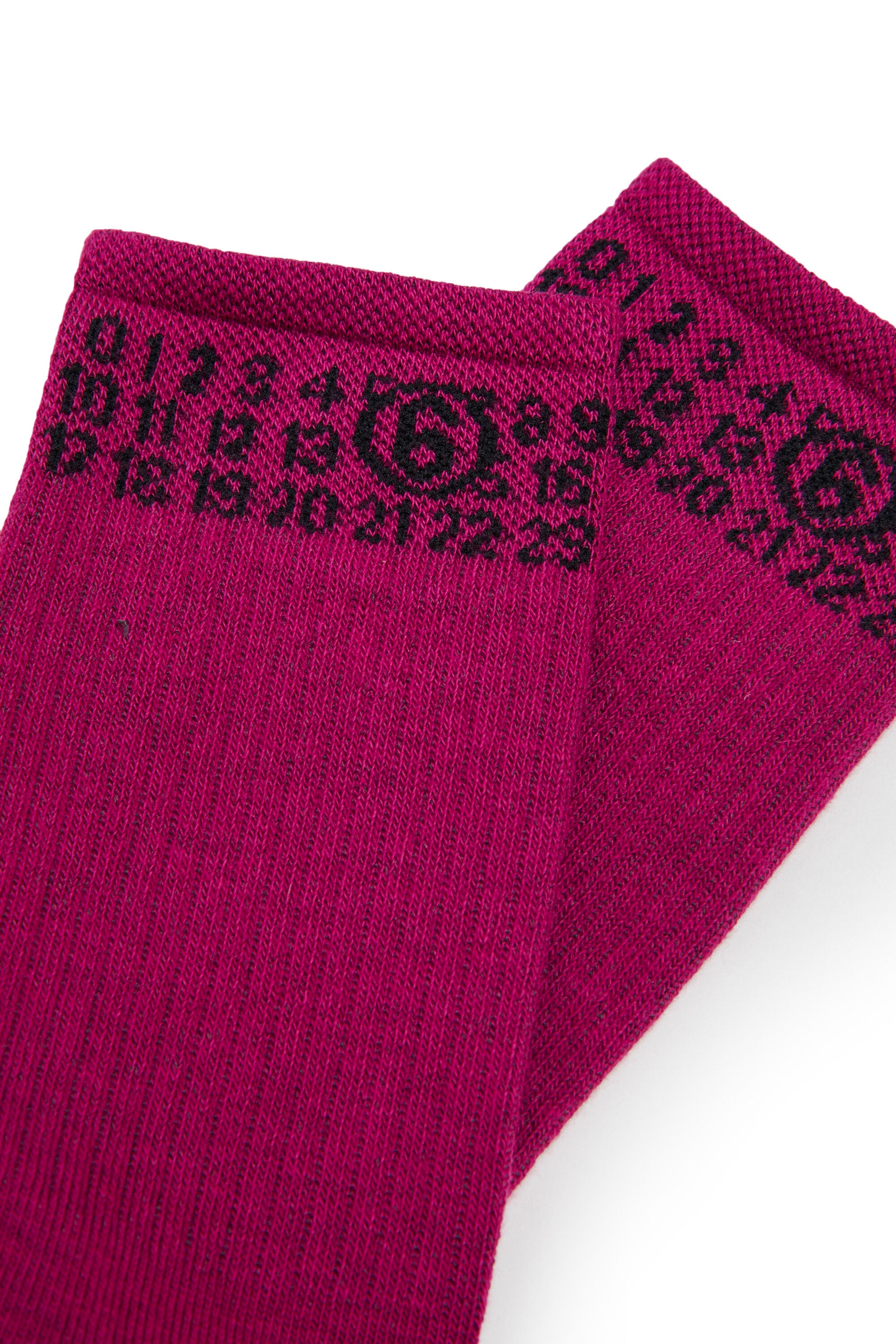 Gerippte Socken mit numerischem Logo