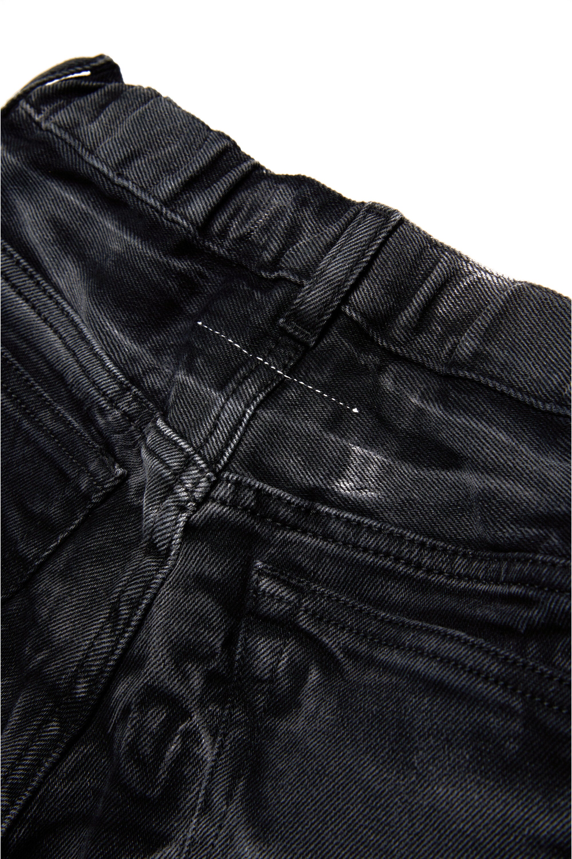 Jeans negros efecto arrugado