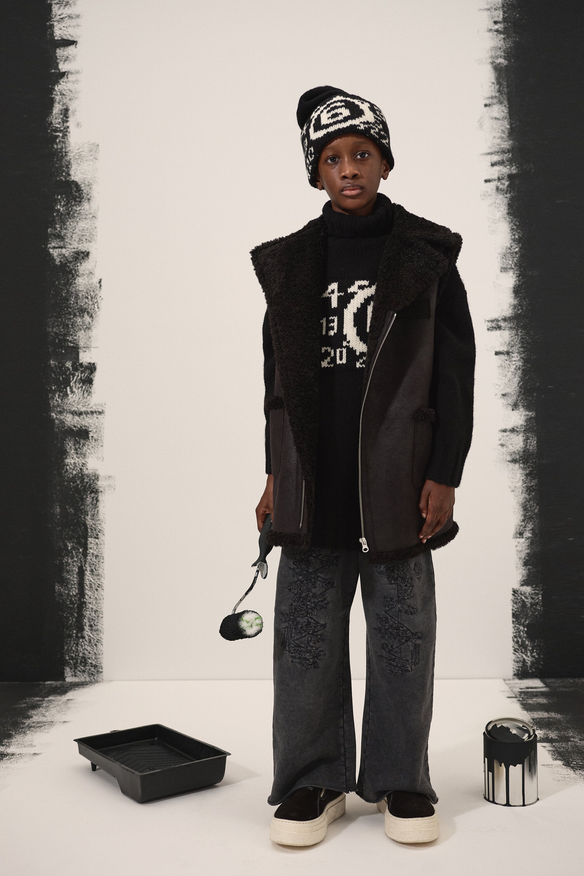 Pantaloni in felpa con rotture rammendate