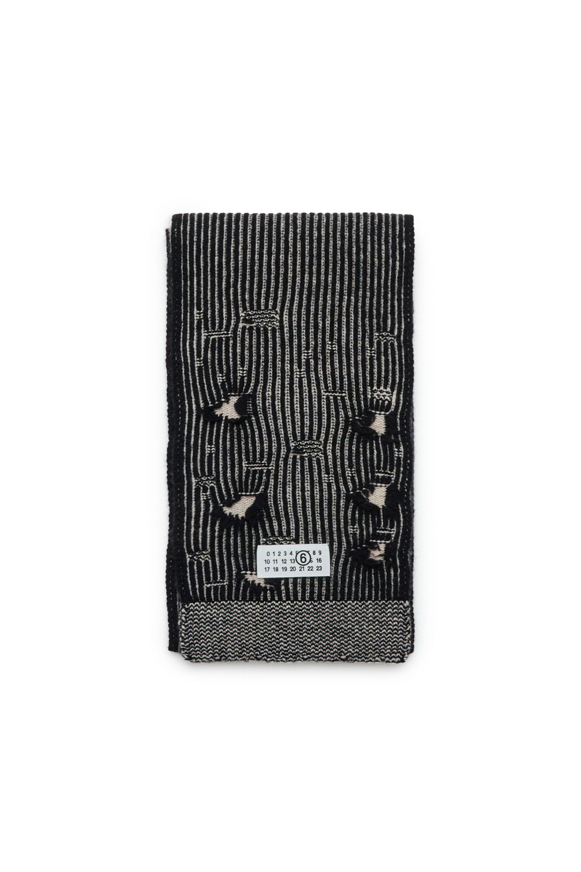 Gerippter Wollschal mit Unterbrechungen