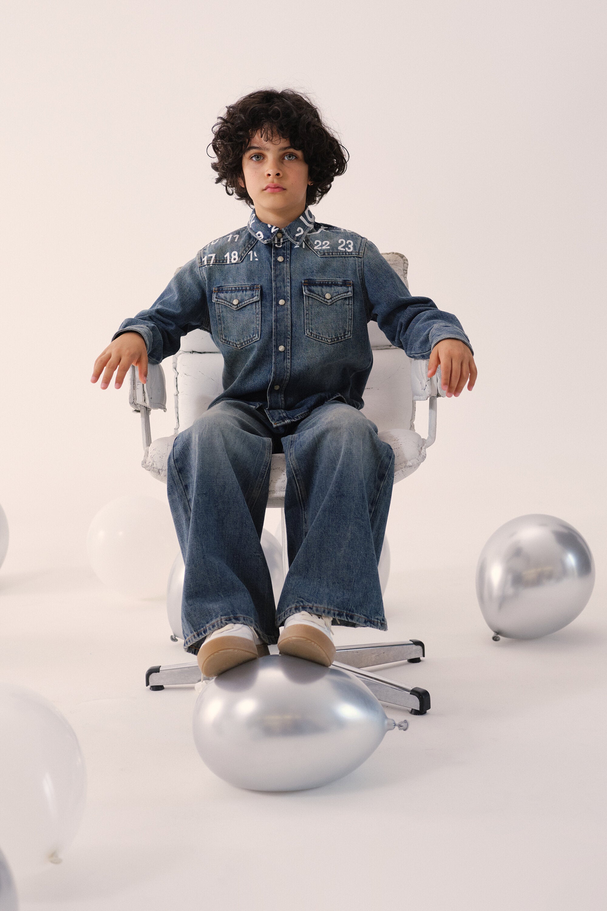 Camisa vaquera con logo estampado