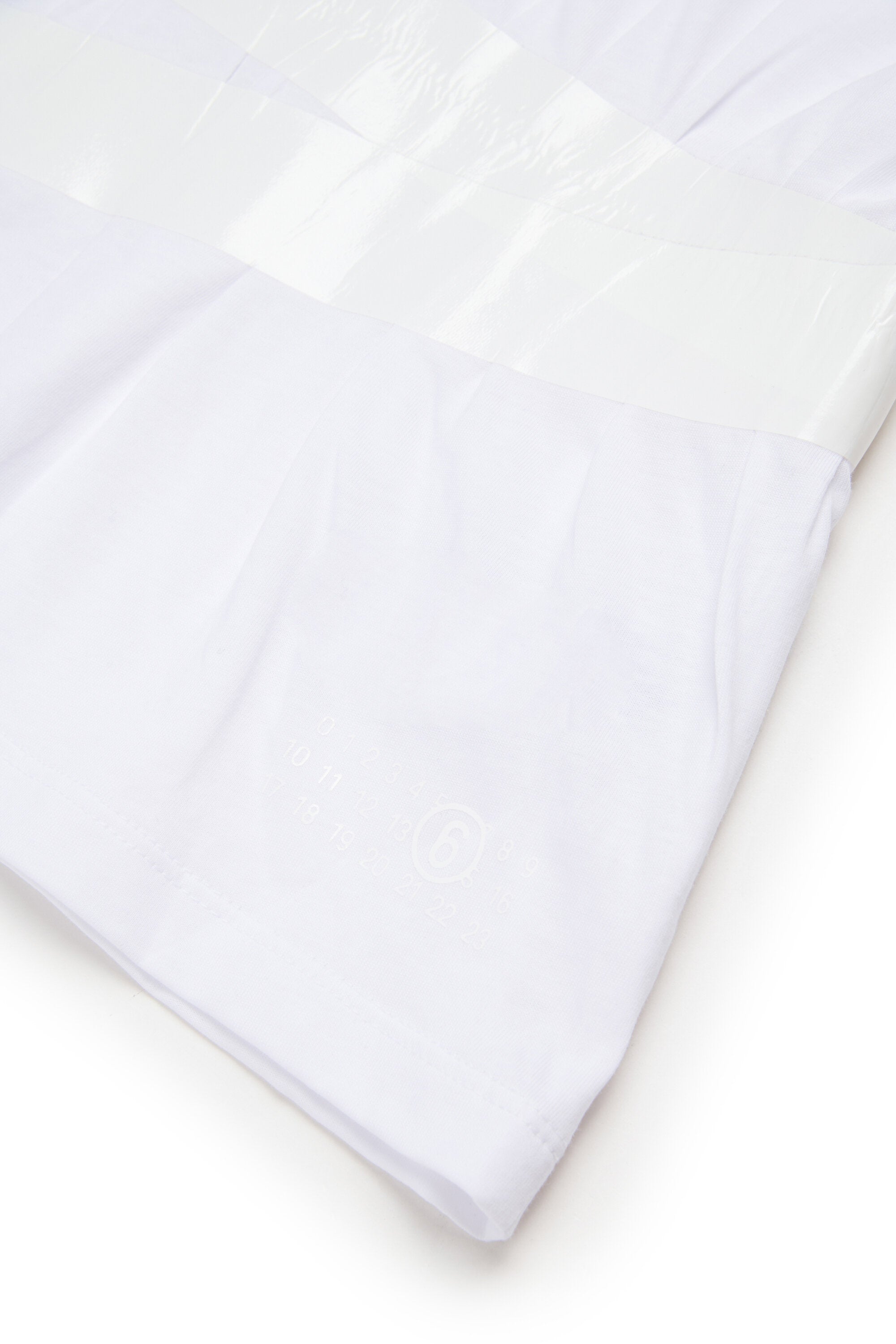 T-shirt con cintura in vita