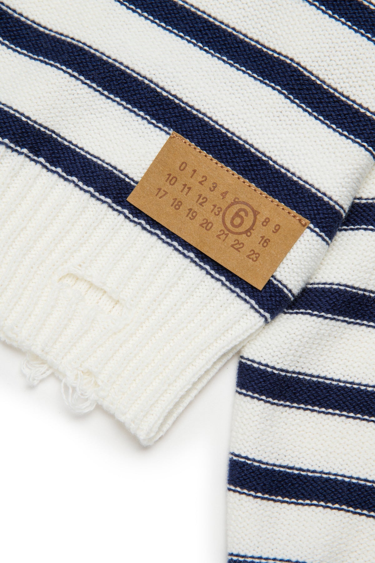 Pull col rond à rayures avec logo