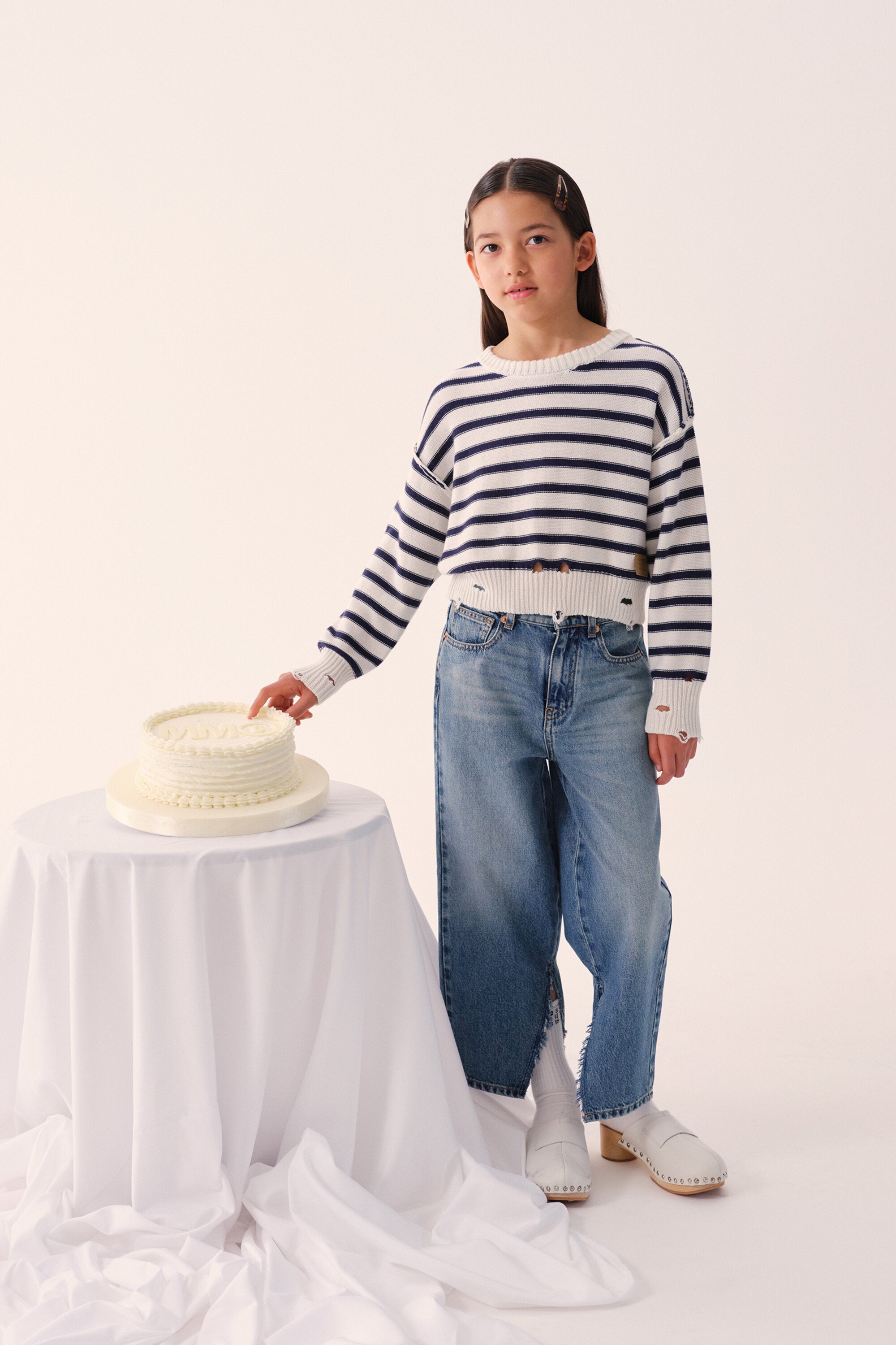 Gestreifter Rundhals-Pullover mit Logo