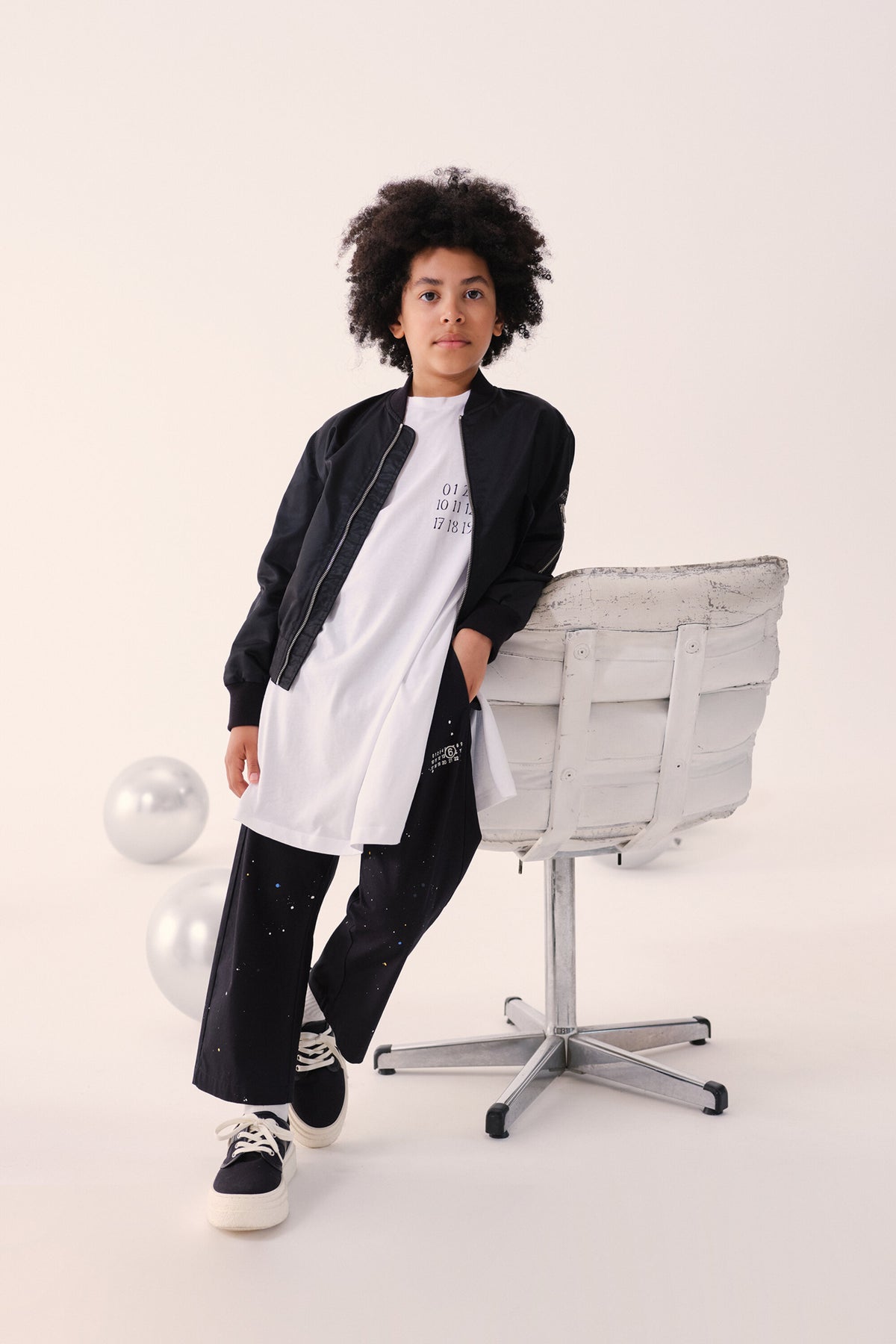 Ärmelloses Kleid mit numerischem Logo